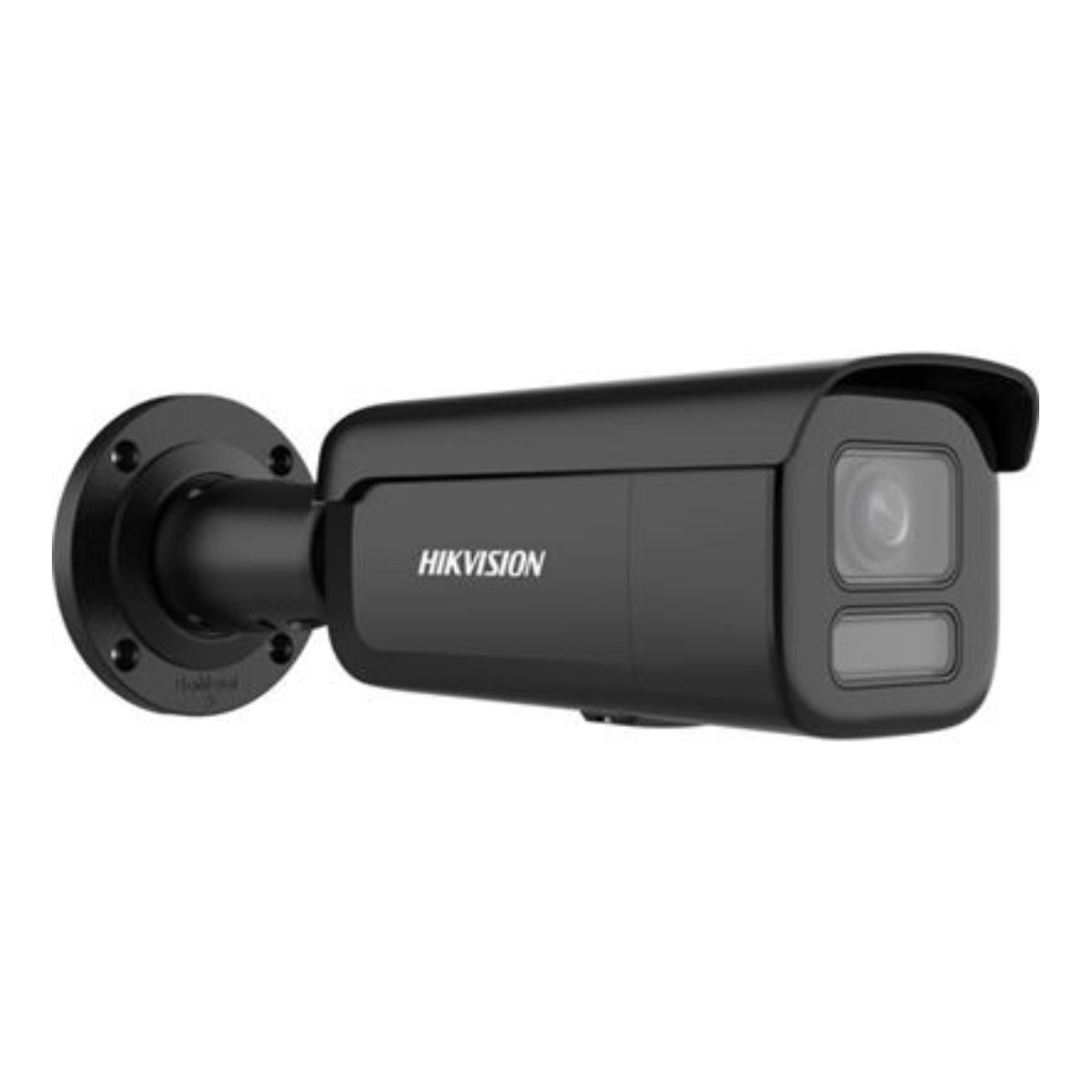 Telecamera di sicurezza Hikvision nera. È montata su un muro. Lo sfondo è bianco.