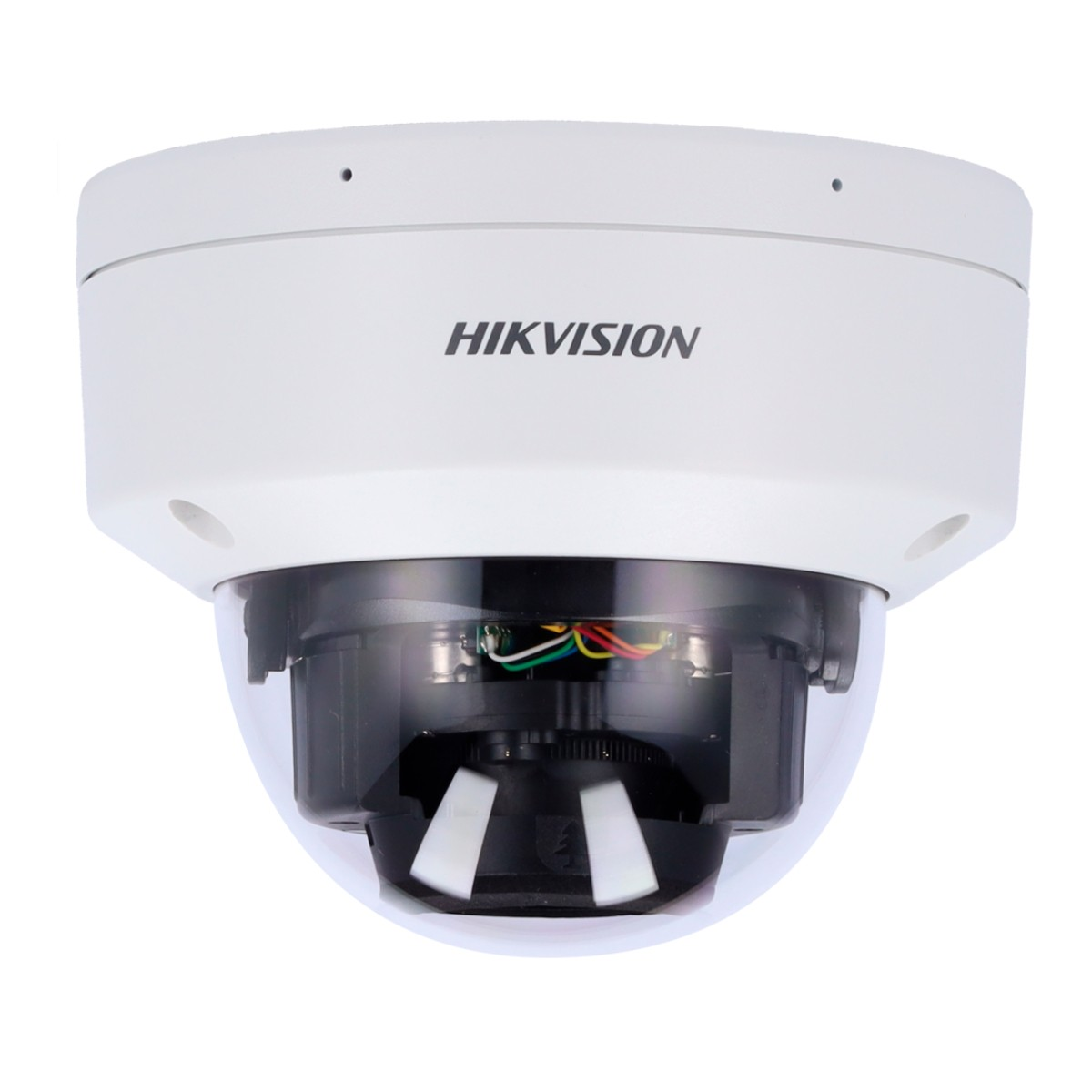 Biała kamera bezpieczeństwa z napisem HIKVISION na górze. Obiektyw znajduje się pod przezroczystą kopułą.
