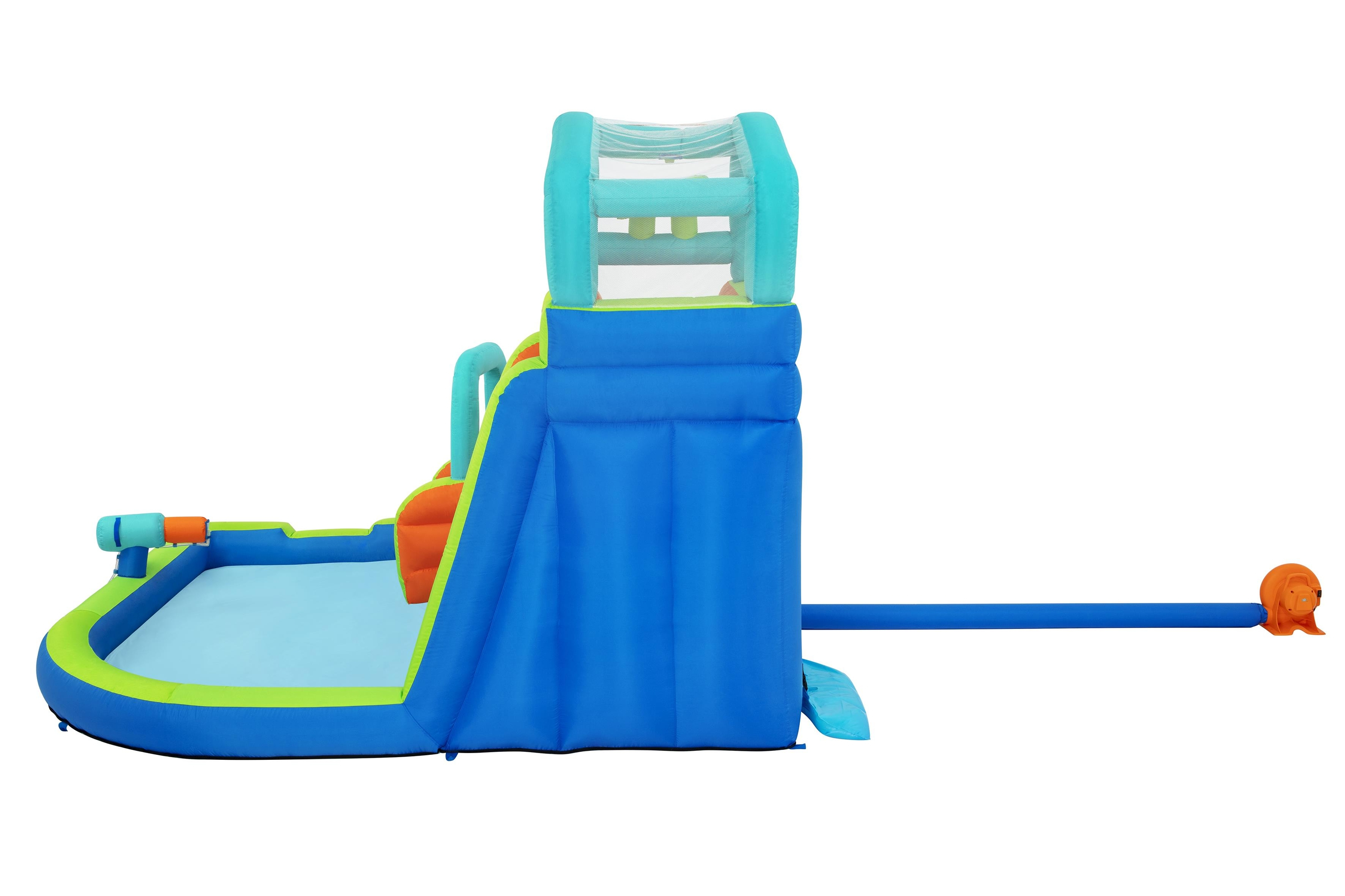 Widok z boku zjeżdżalni wodnej z basenem, pistoletem na wodę i wężem wychodzącym z boku.