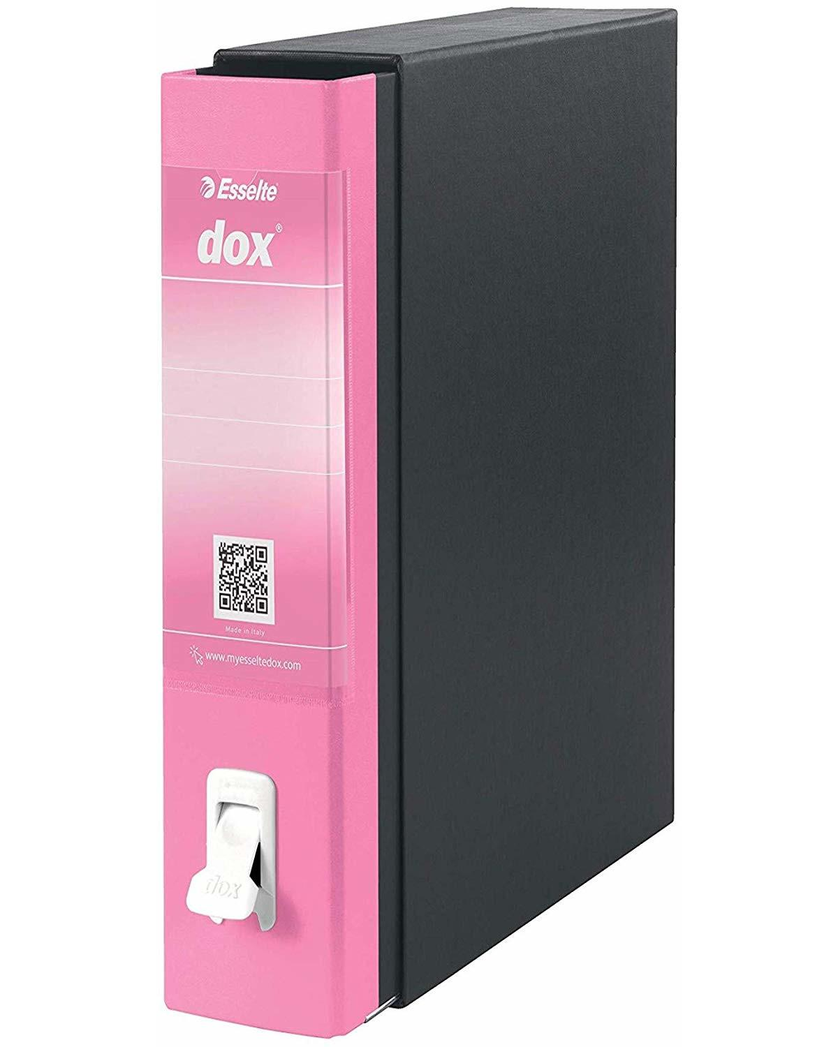 Różowo-czarny segregator Esselte Dox. Segregator jest zamknięty i ma białą zatrzask.