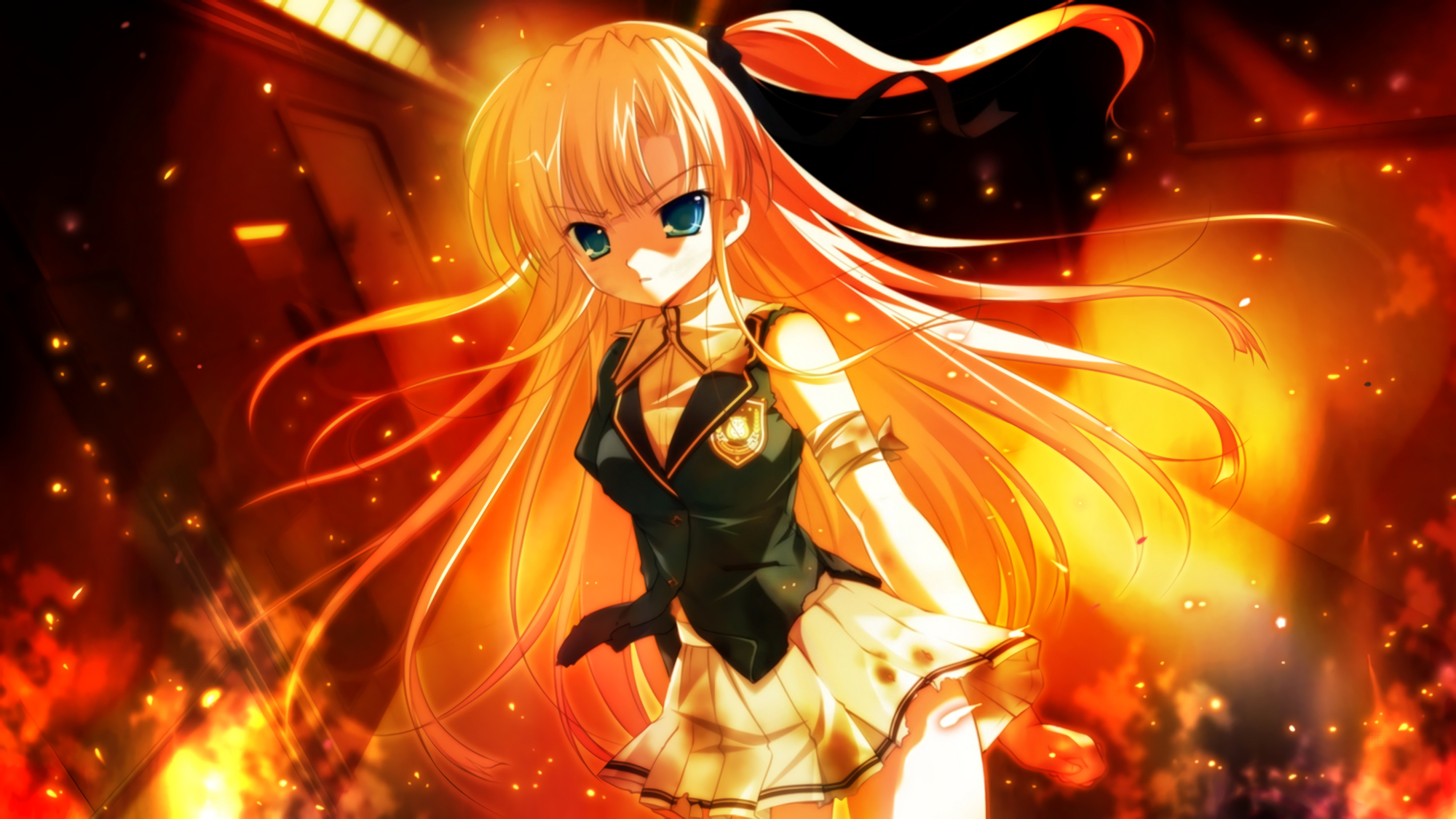 Ragazza in stile anime con capelli biondi, in una scena piena di fuoco e azione.