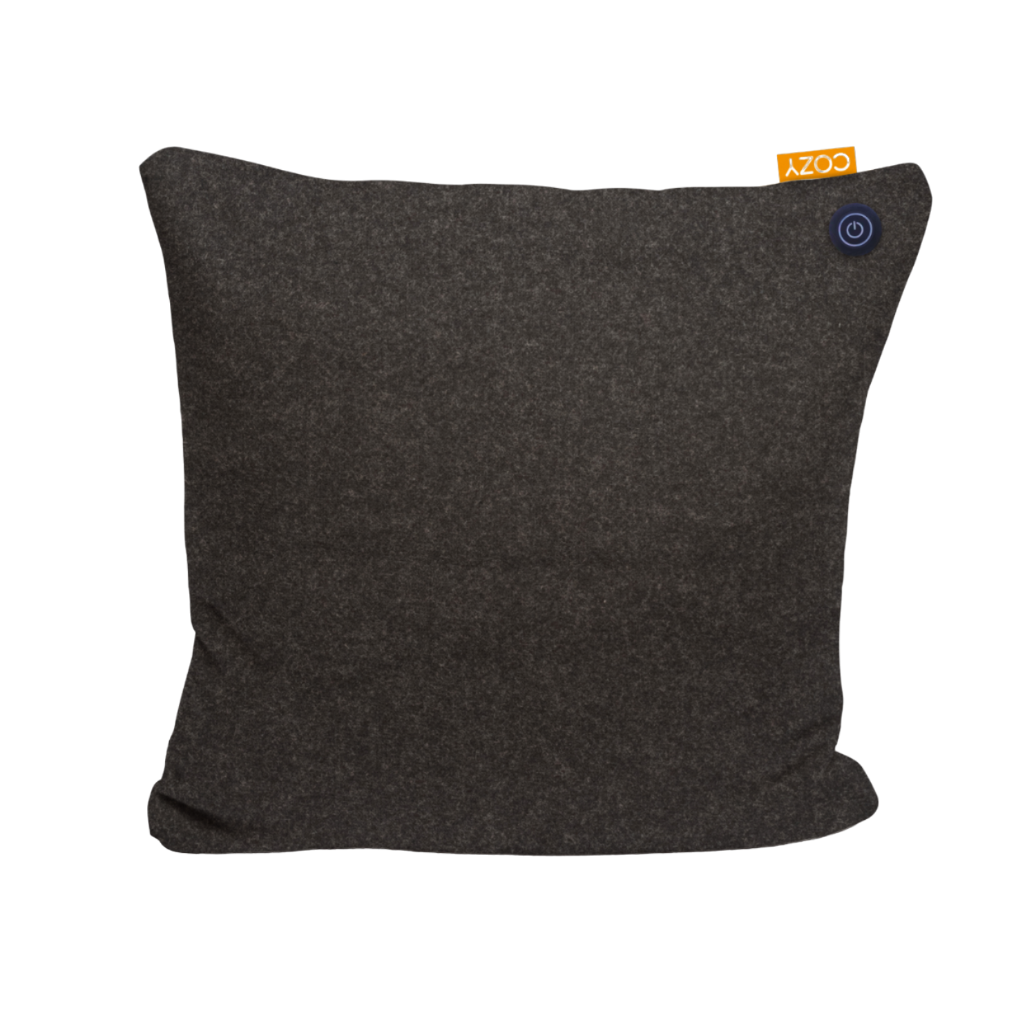 Een donkergrijs kussen met een COZY-label en een blauwe knop. De achtergrond is zwart.