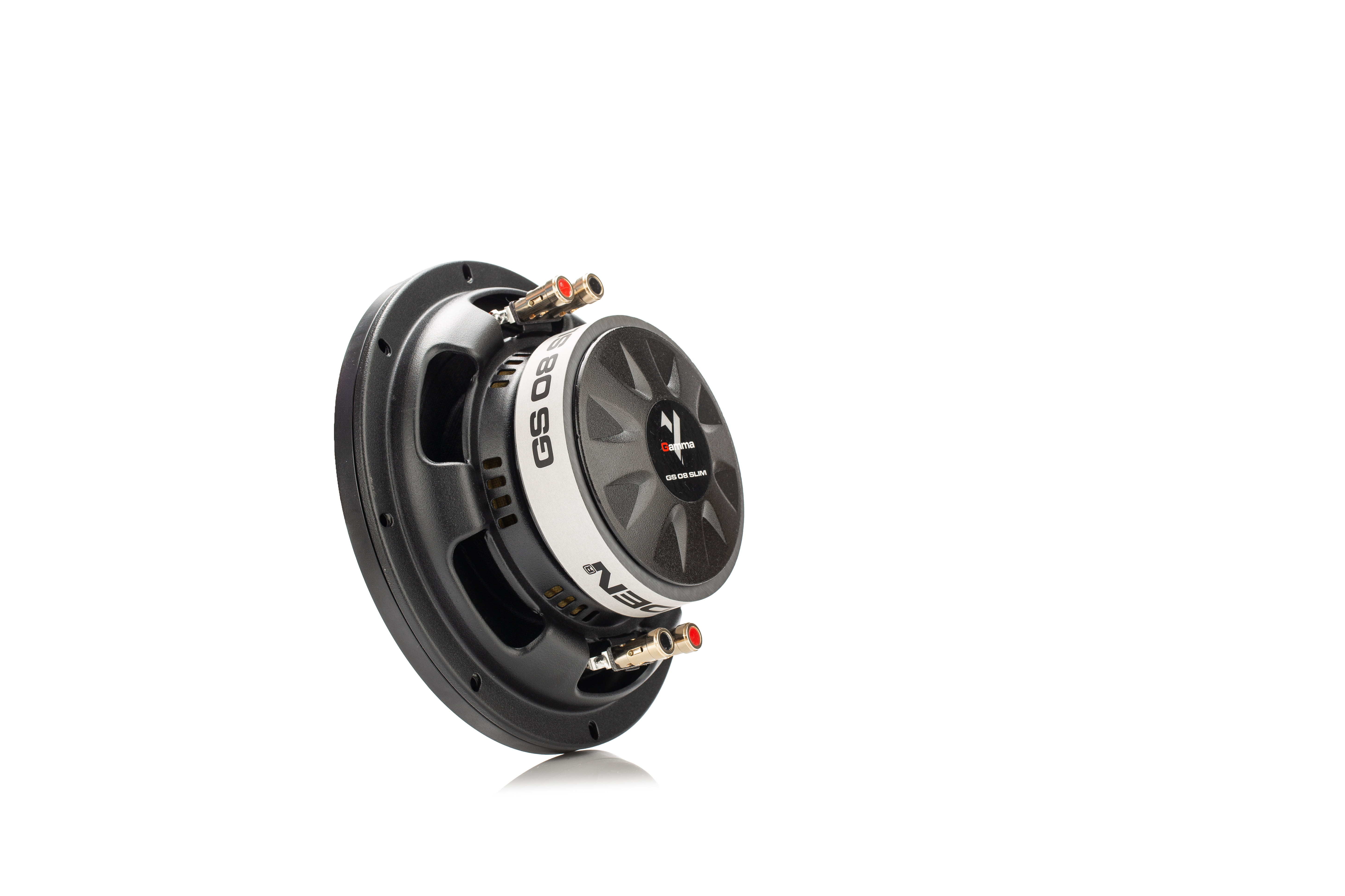 Schwarzer Lautsprecher mit weißen und goldenen Details auf weißem Hintergrund.
