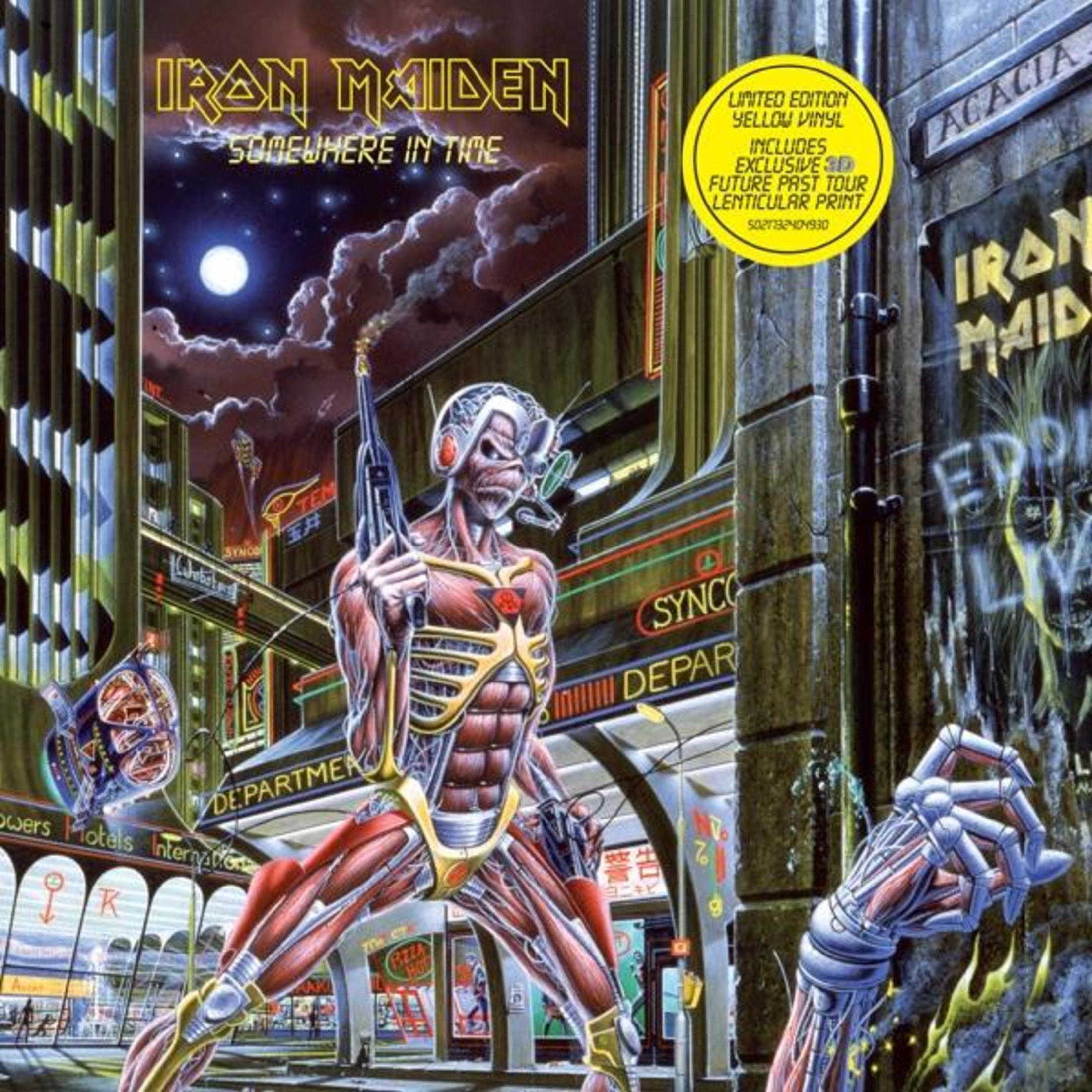 Okładka albumu Iron Maiden, 'Somewhere in Time', z cyborgiem trzymającym broń w futurystycznym mieście.