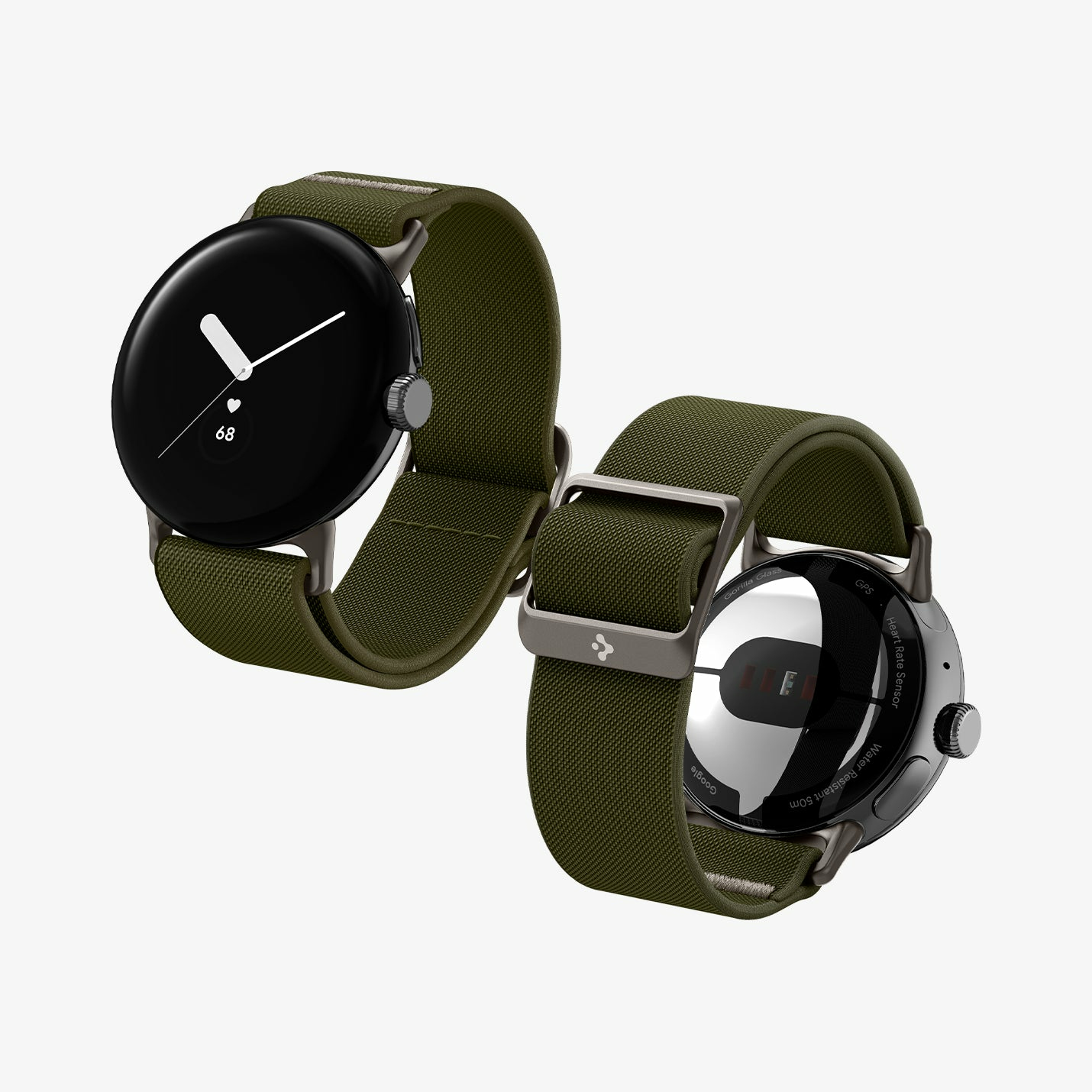 Due smartwatch con cinturini verdi. Uno mostra l'ora, l'altro il retro. Sfondo bianco.