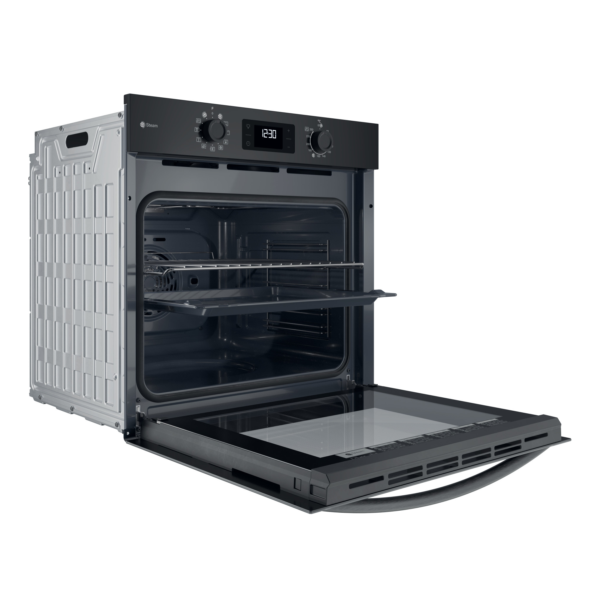 Un horno empotrado negro con la puerta abierta. El horno tiene una pantalla digital con la hora.