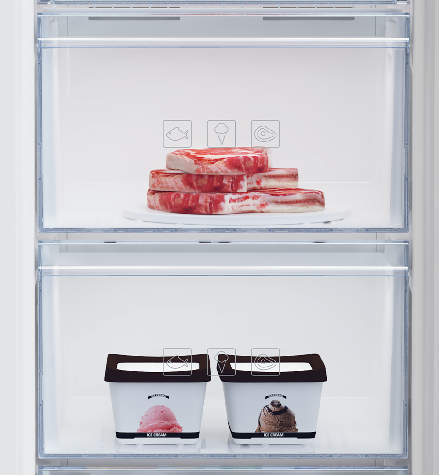 Eine Gefrierschublade mit gefrorenem Fleisch und Eis. Die Schublade ist in einem weißen Gefrierschrank.