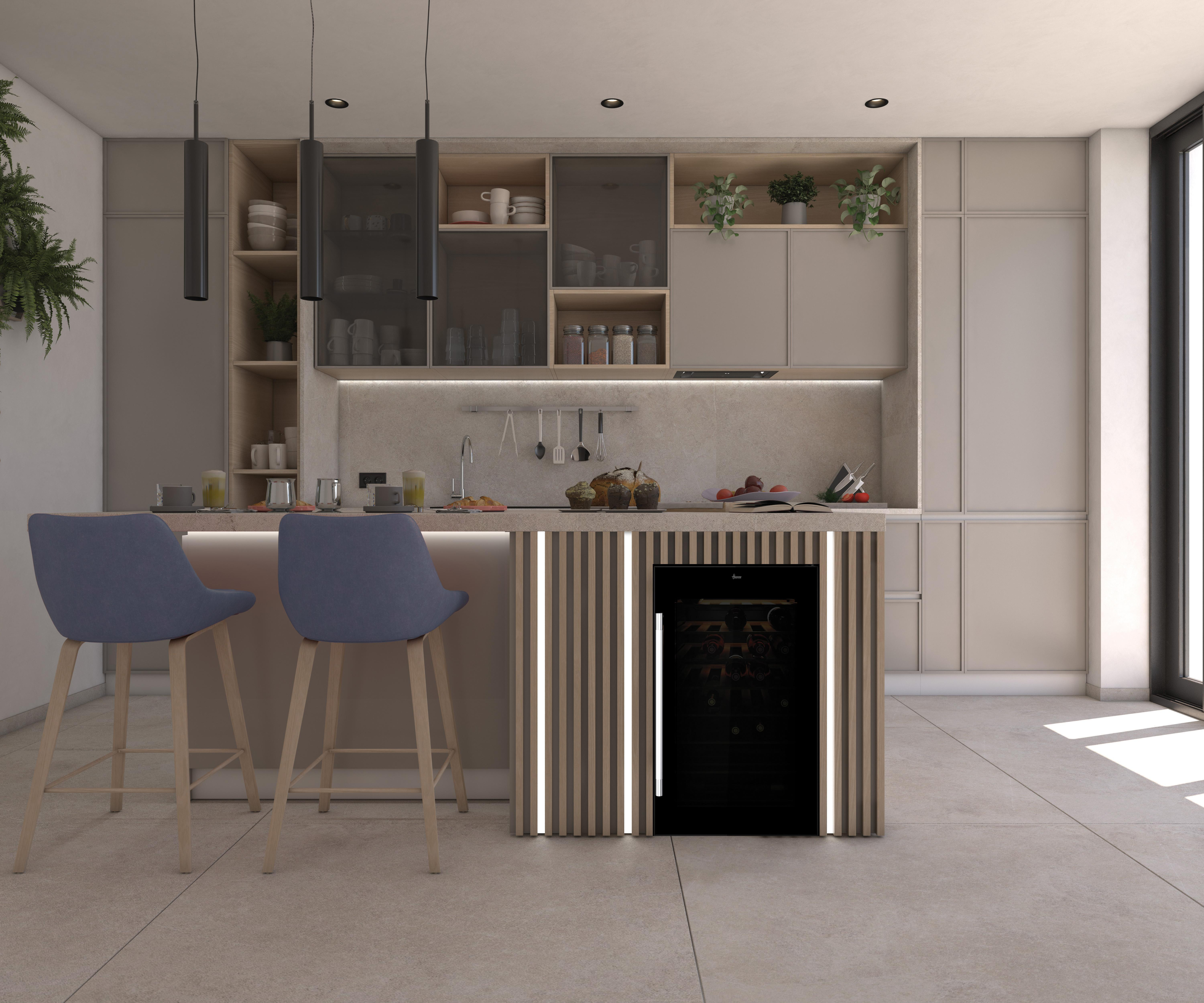 Interior de cocina moderna con taburetes, armarios, nevera de vinos y luces colgantes.