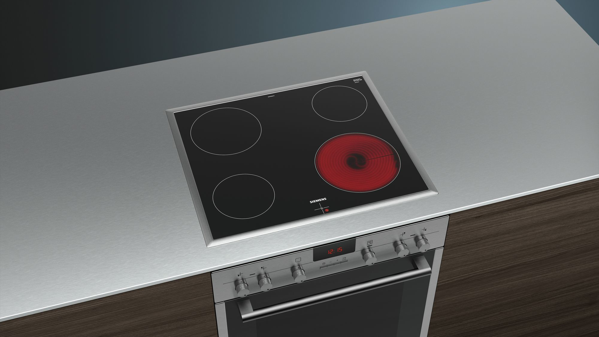 Cuisine avec plaque de cuisson et four, avec une zone de chauffe rouge sur la plaque.