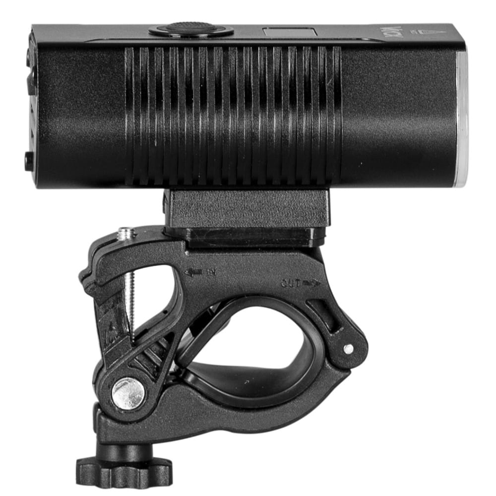 Czarne światło rowerowe przymocowane do wspornika montażowego.