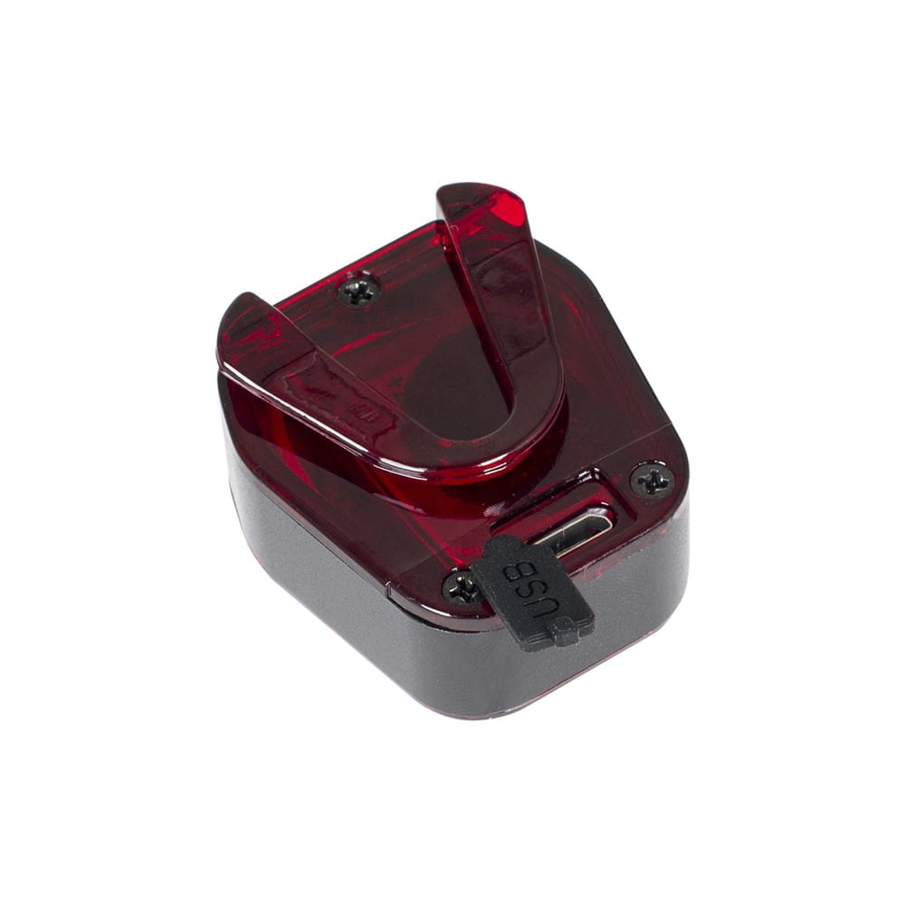 Czerwone światło USB z klipsem na białym tle. Małe i eleganckie.