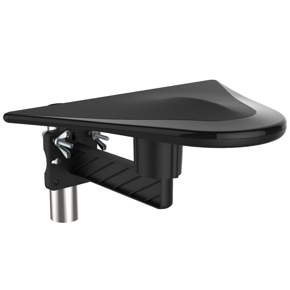 Czarna antena TV przymocowana do metalowego słupa. Antena ma trójkątny kształt. Tłem jest pochmurne niebo.