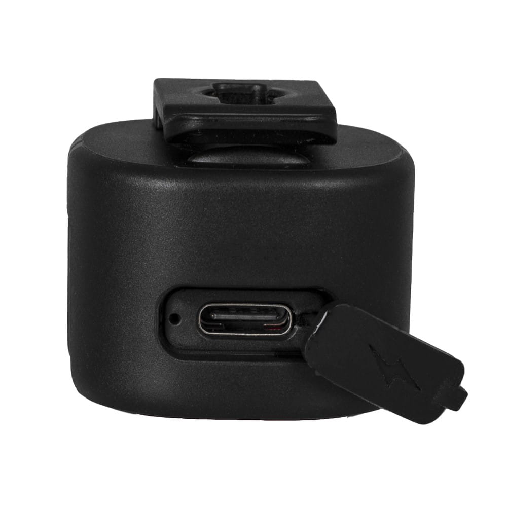 Czarne prostokątne urządzenie z portem USB-C i otwartą pokrywą, pokazującą port.