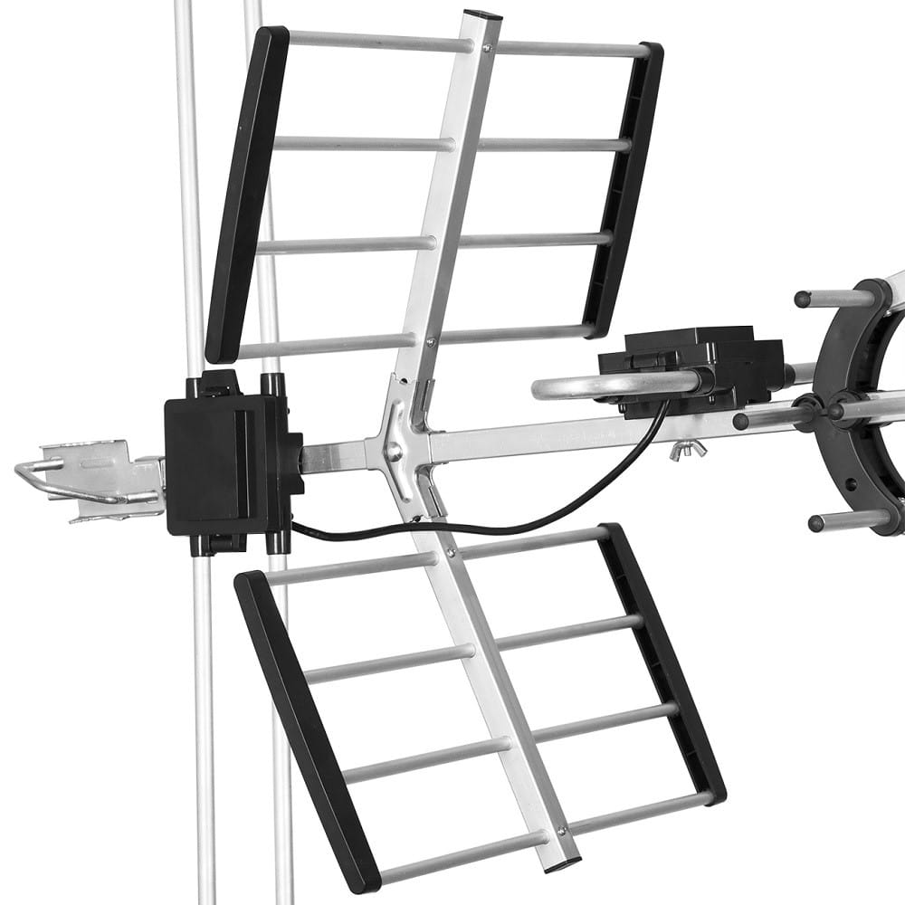 Zbliżenie srebrnej anteny TV z czarnymi elementami na białym tle.