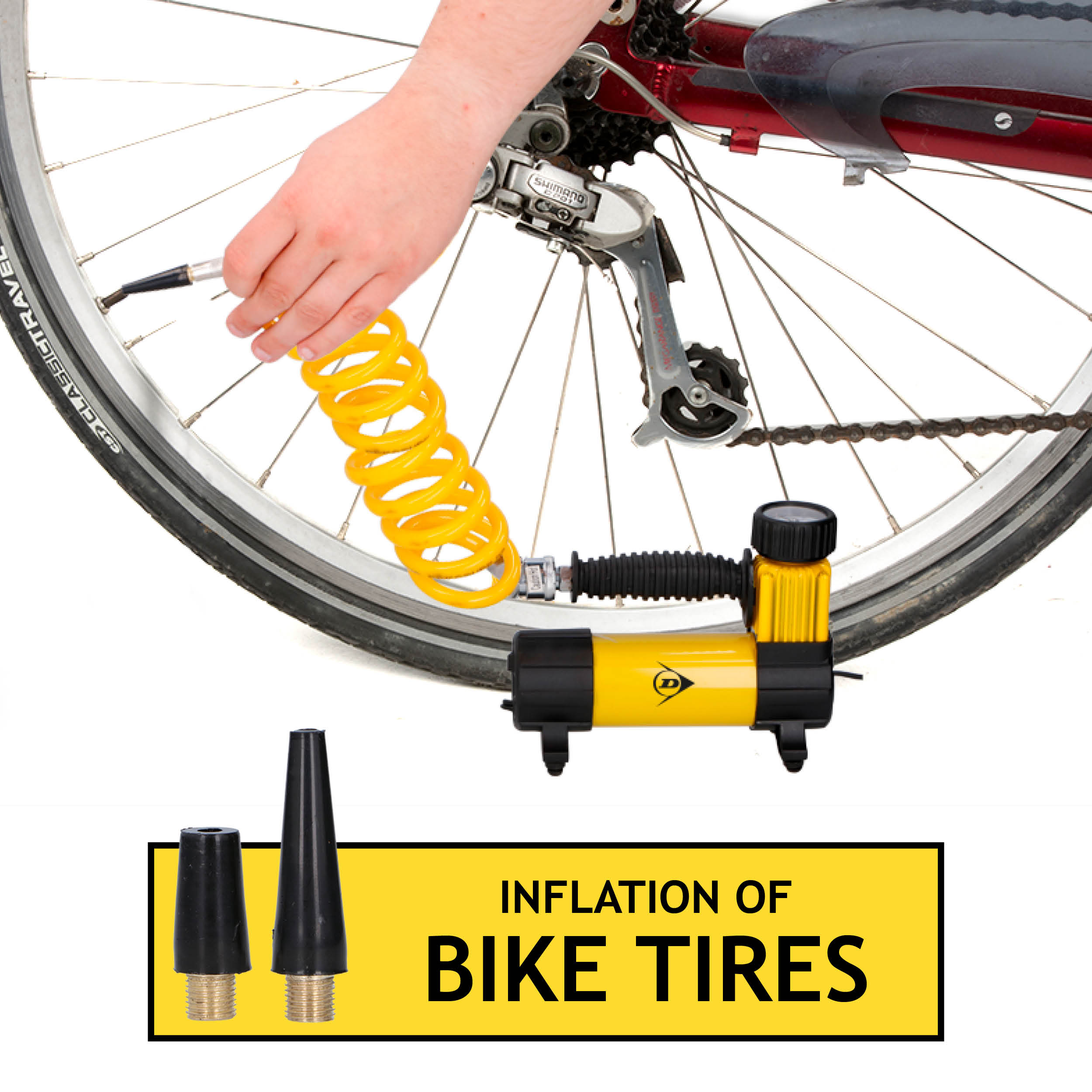 Une personne gonfle un pneu de vélo avec une pompe jaune. Une pancarte indique : GONFLAGE DES PNEUS DE VÉLO.