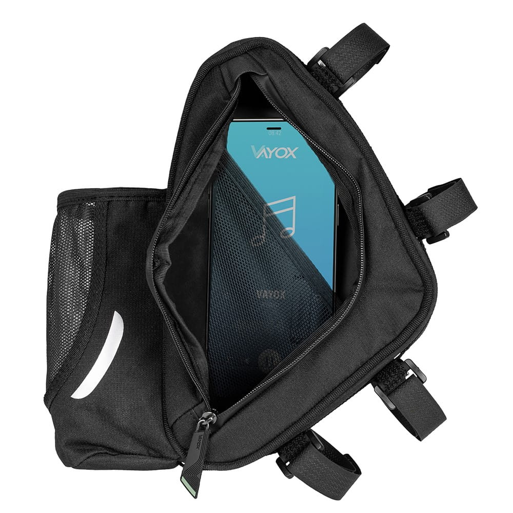 Czarna torba rowerowa z telefonem w środku. Ma wiele pasków i białe logo.