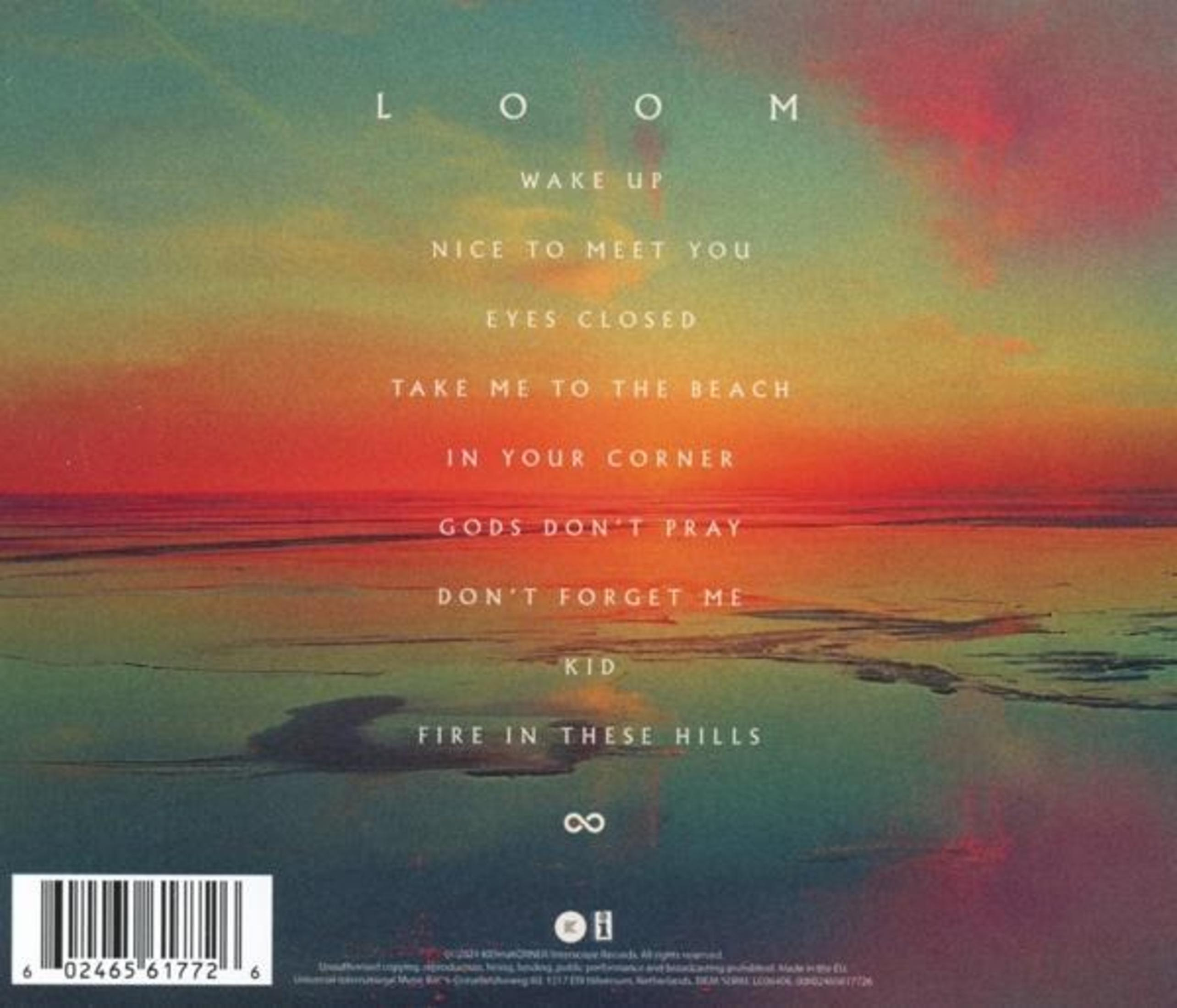 Portada del álbum con una escena de atardecer. Las letras de las canciones se enumeran en el lado derecho.