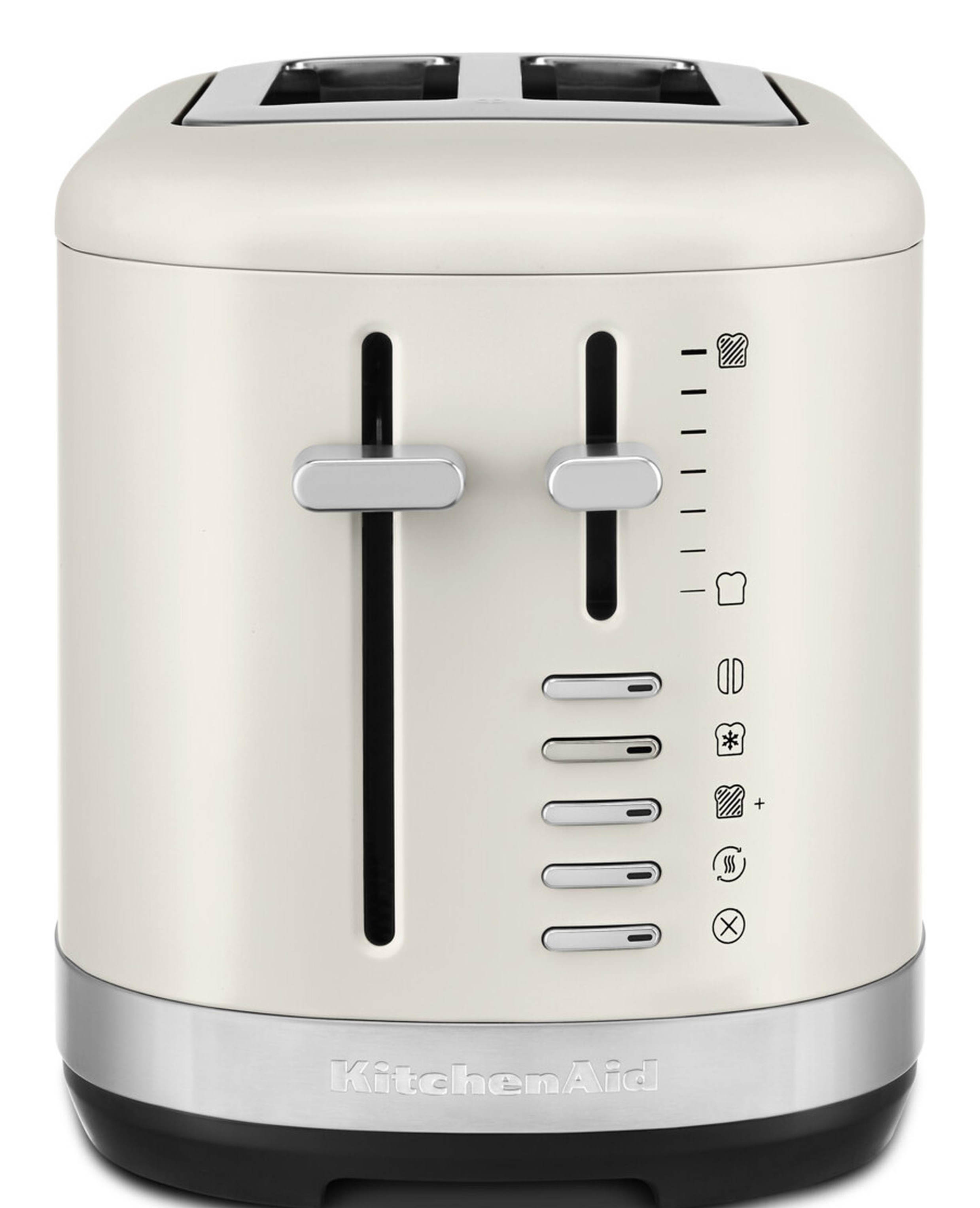 Crèmekleurige KitchenAid broodrooster met twee sleuven, schuifregelaars en diverse roosterinstellingen.