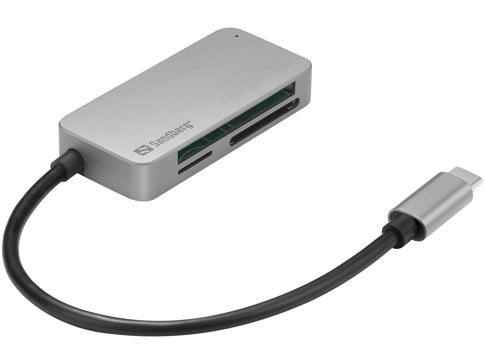 Srebrny koncentrator USB z wieloma gniazdami kart i czarnym kablem podłączonym do złącza USB-C.