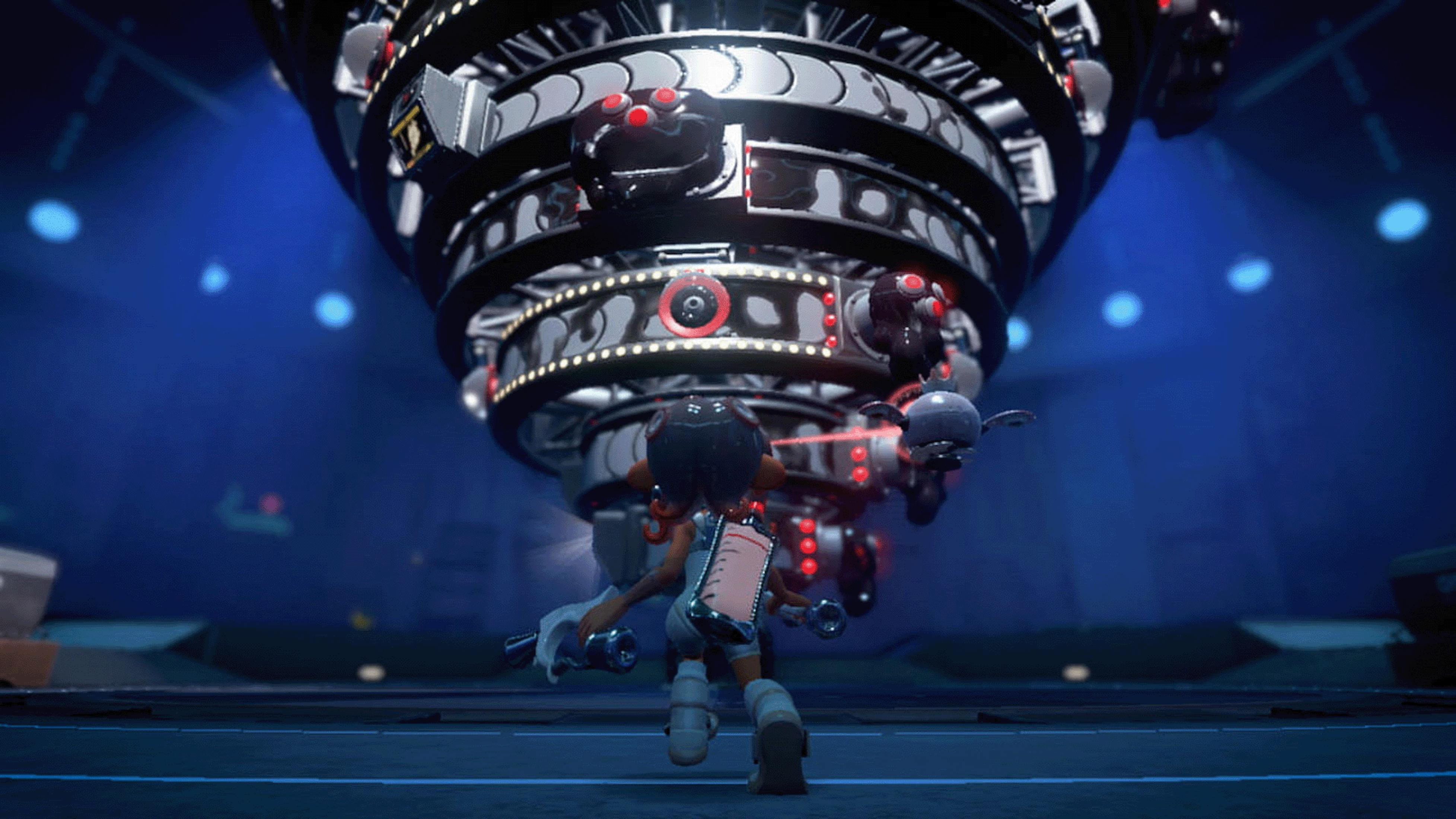 Postać biegnie w stronę dużej, obracającej się maszyny. Scena jest futurystyczna z niebieskim oświetleniem.