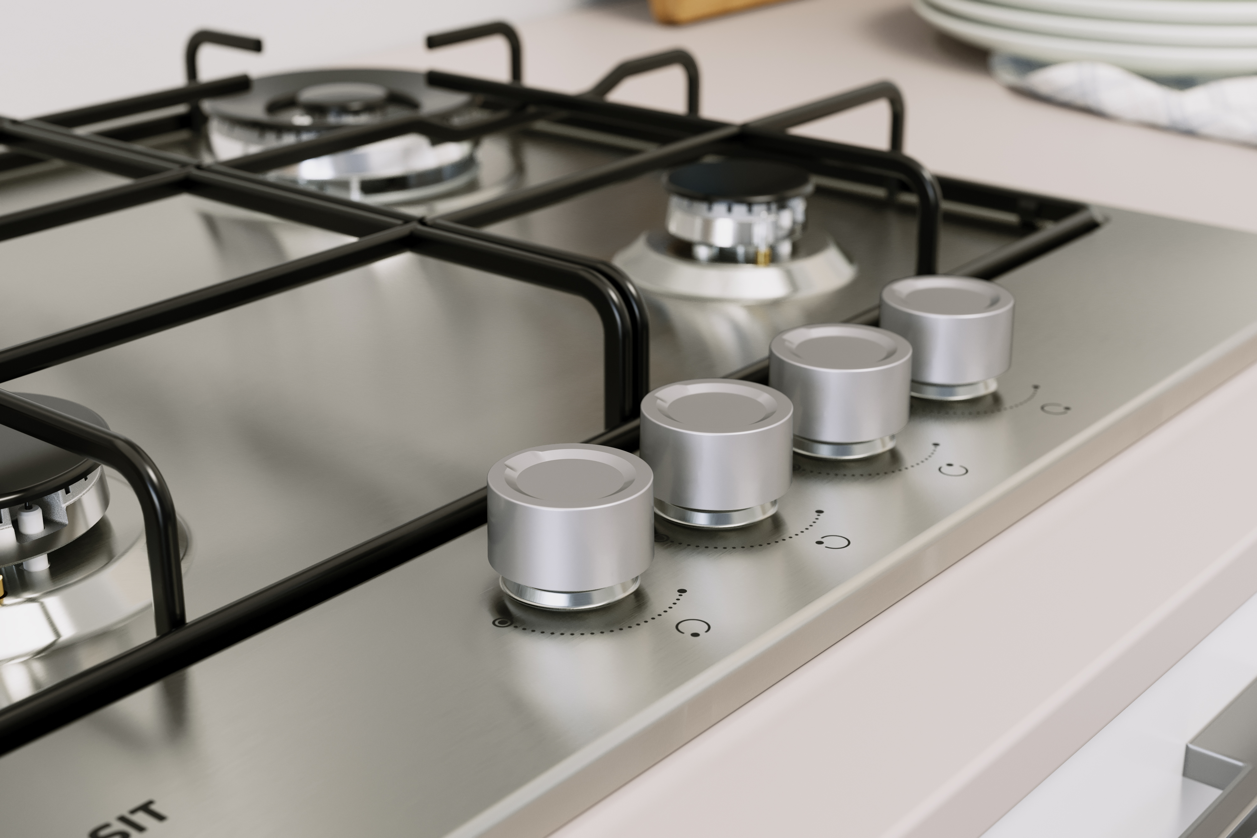 Zbliżenie srebrnej płyty gazowej z czterema palnikami, czarnymi rusztami i srebrnymi pokrętłami. Płyta jest czysta.