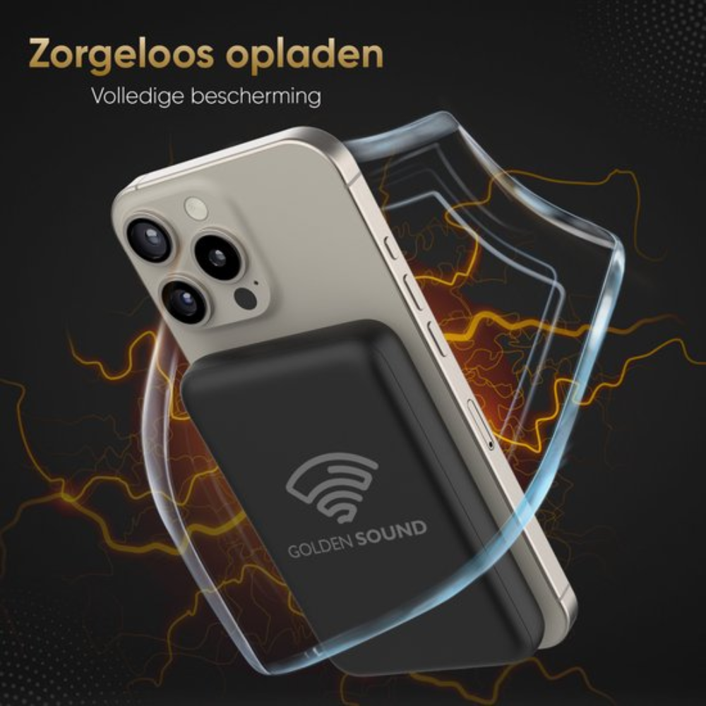 Téléphone, chargeur sans fil et coque transparente. Logo Golden Sound sur le chargeur. Fond sombre.