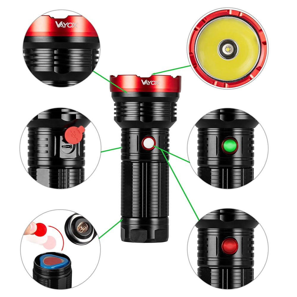 Czarna latarka z czerwonymi i zielonymi akcentami, ze zbliżeniami.