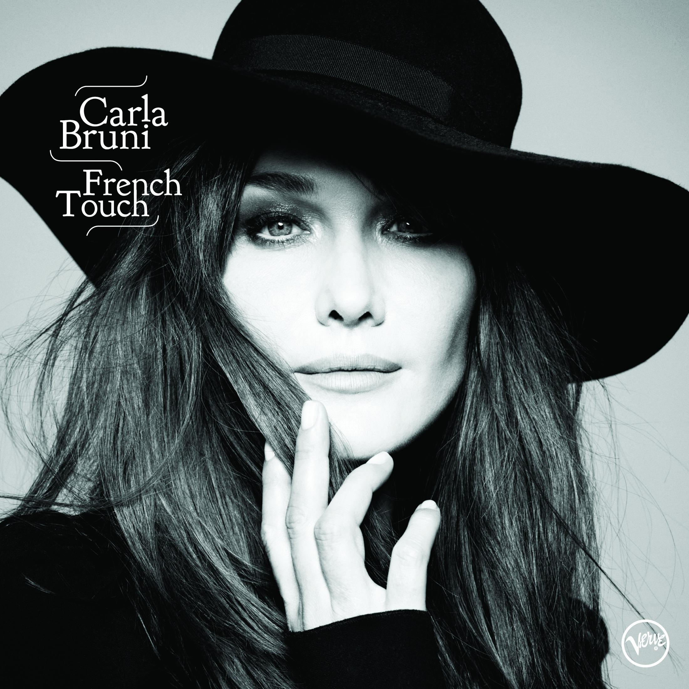 Carla Bruni, copertina dell'album in bianco e nero. Indossa un cappello e si tocca il viso.