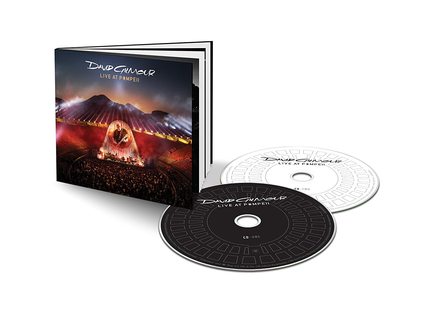 Albumcover: David Gilmour Live in Pompeji. Live-Konzertszene mit Bühne, Menschen und Bergen.