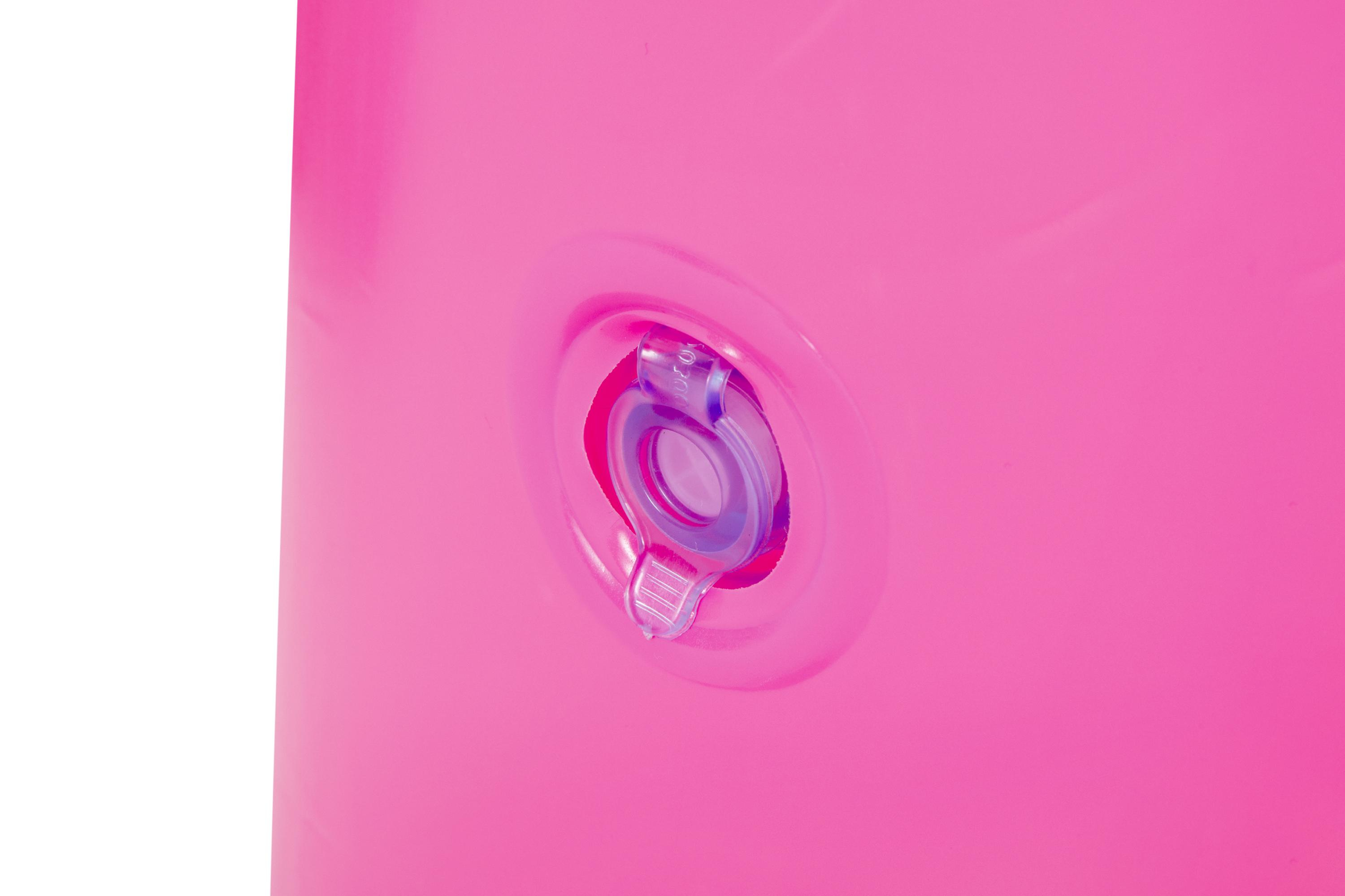 Primer plano de un objeto inflable rosa con válvula y un anillo morado alrededor.