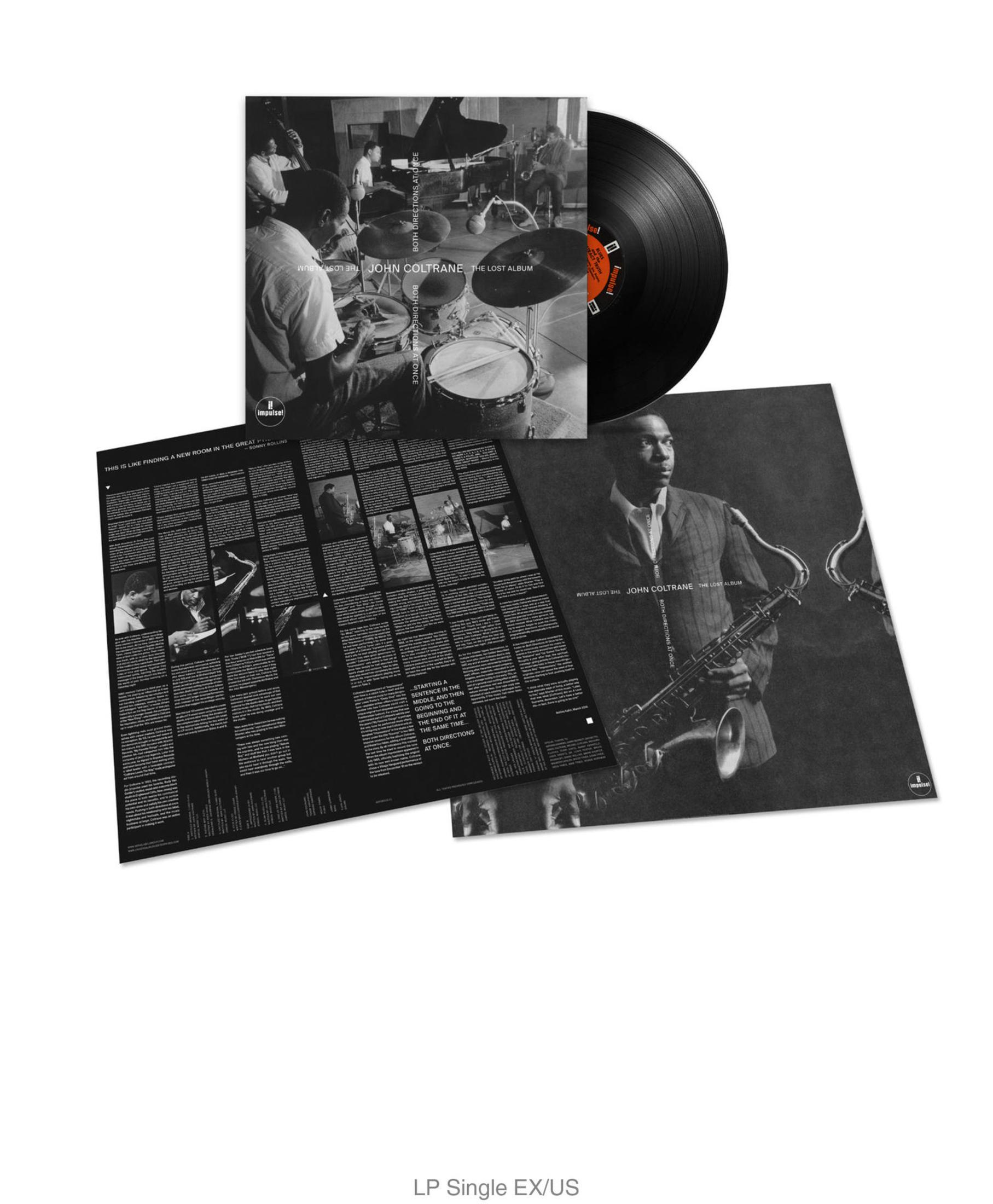 Das John Coltrane Album 'The Lost Album' mit einer schwarzen Vinyl-Schallplatte obenauf.