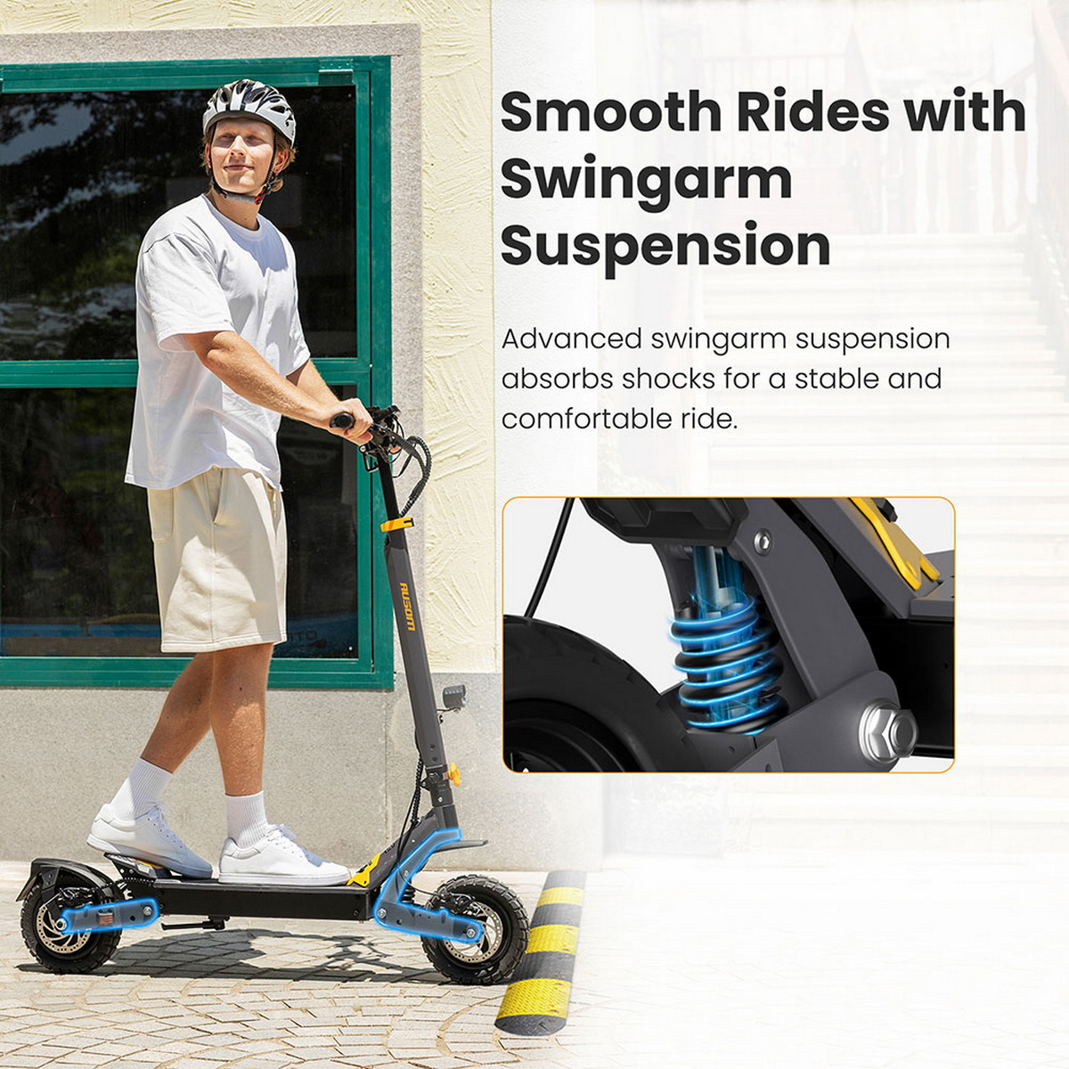 Mężczyzna jadący czarno-niebieską hulajnogą po ulicy.