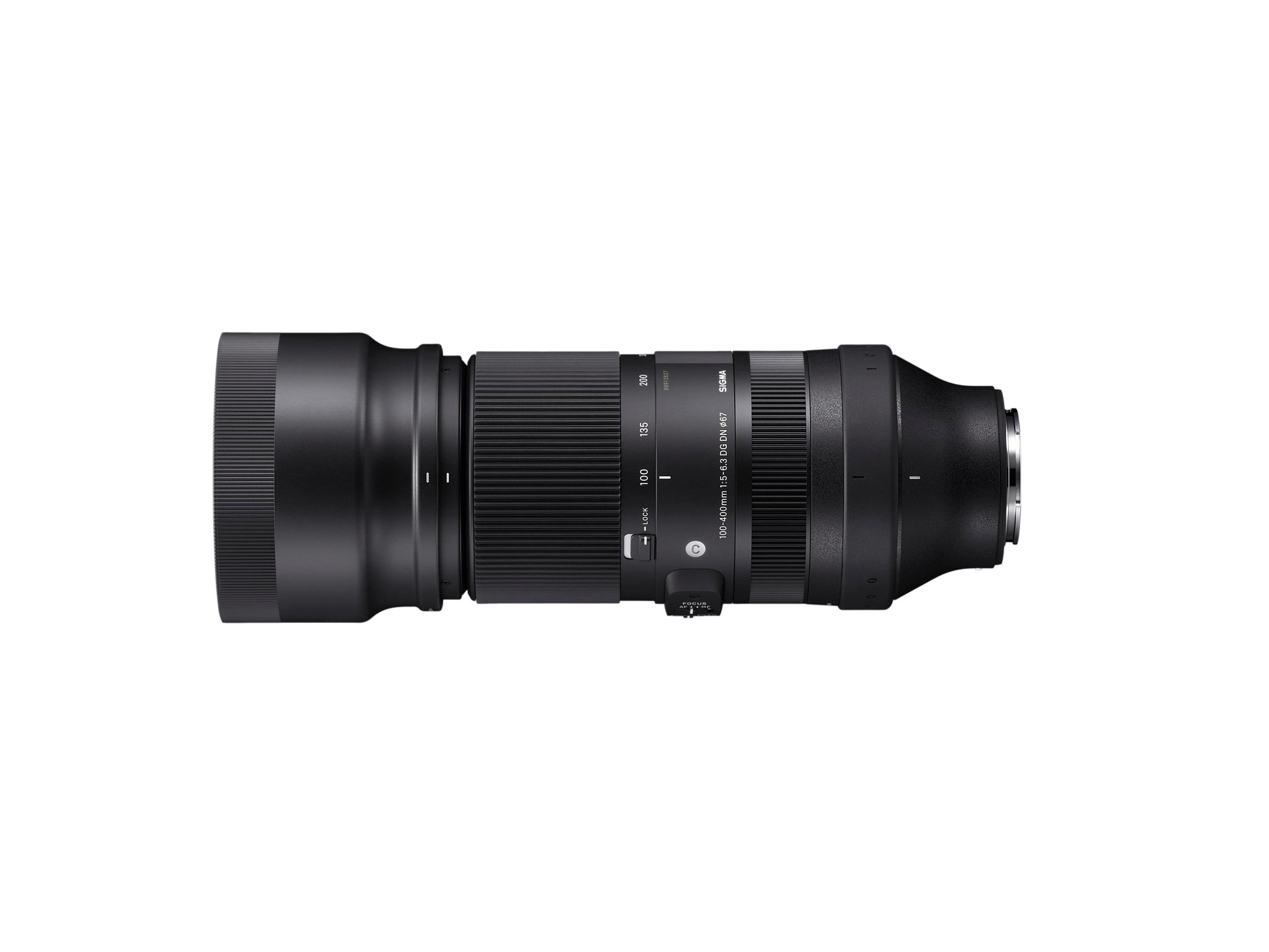 Czarny obiektyw z ustawieniami ostrości i zoomu, długa rura ze znacznikami pomiarowymi.