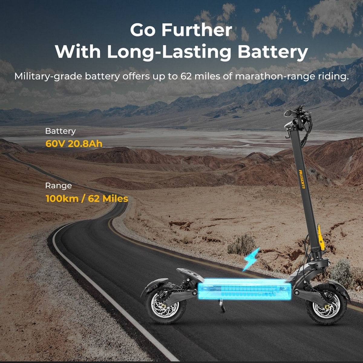 Hulajnoga elektryczna na pustynnej drodze, podświetlony akumulator, tekst o długotrwałej baterii.