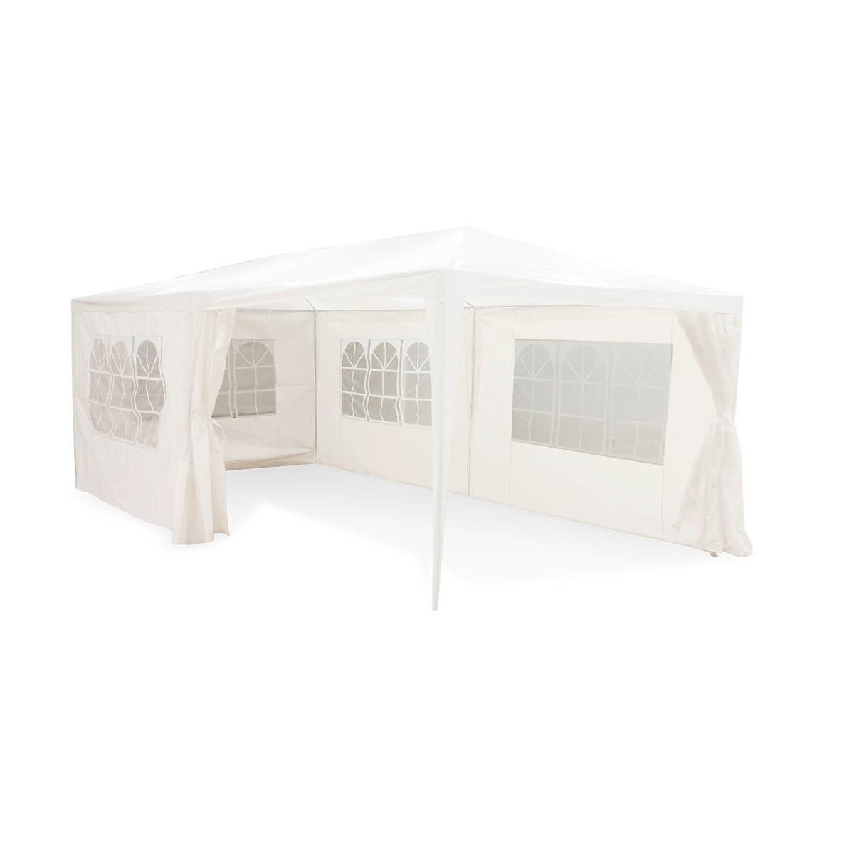 Witte partytent met open zijkant op een witte achtergrond.