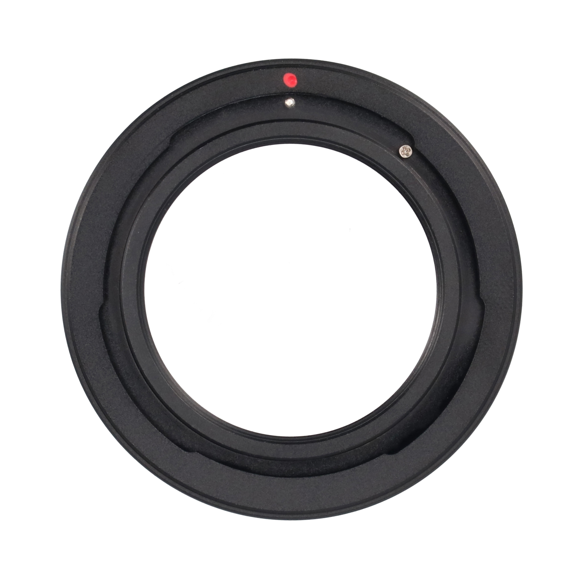 Schwarzer Objektivadapterring mit einem roten Punkt. Es ist eine Nahaufnahme auf weißem Hintergrund.