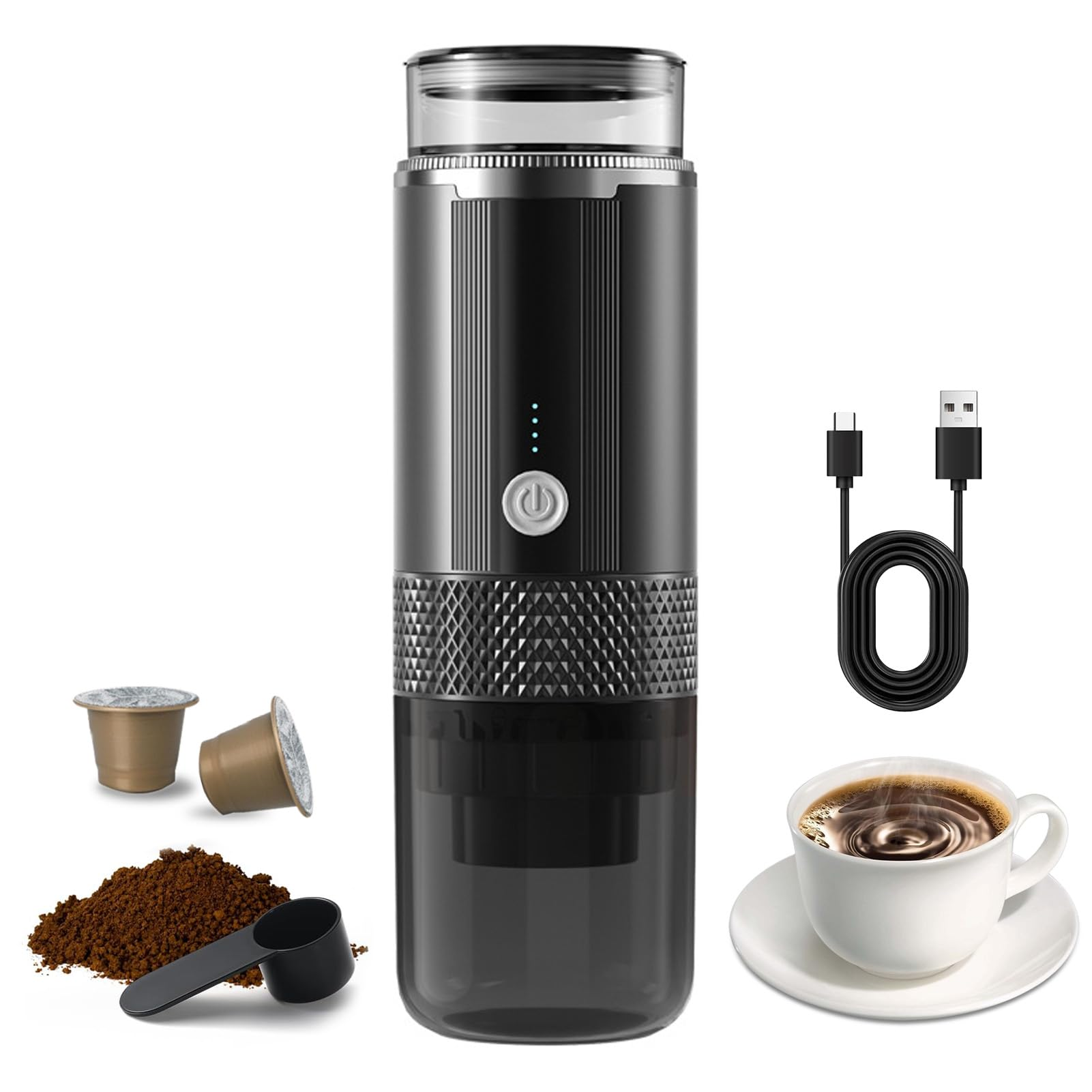 Ein schwarzer tragbarer Kaffeezubereiter mit Kaffeepads, Kaffeepulver, einem Löffel, einem USB-Kabel und einer Tasse Kaffee.