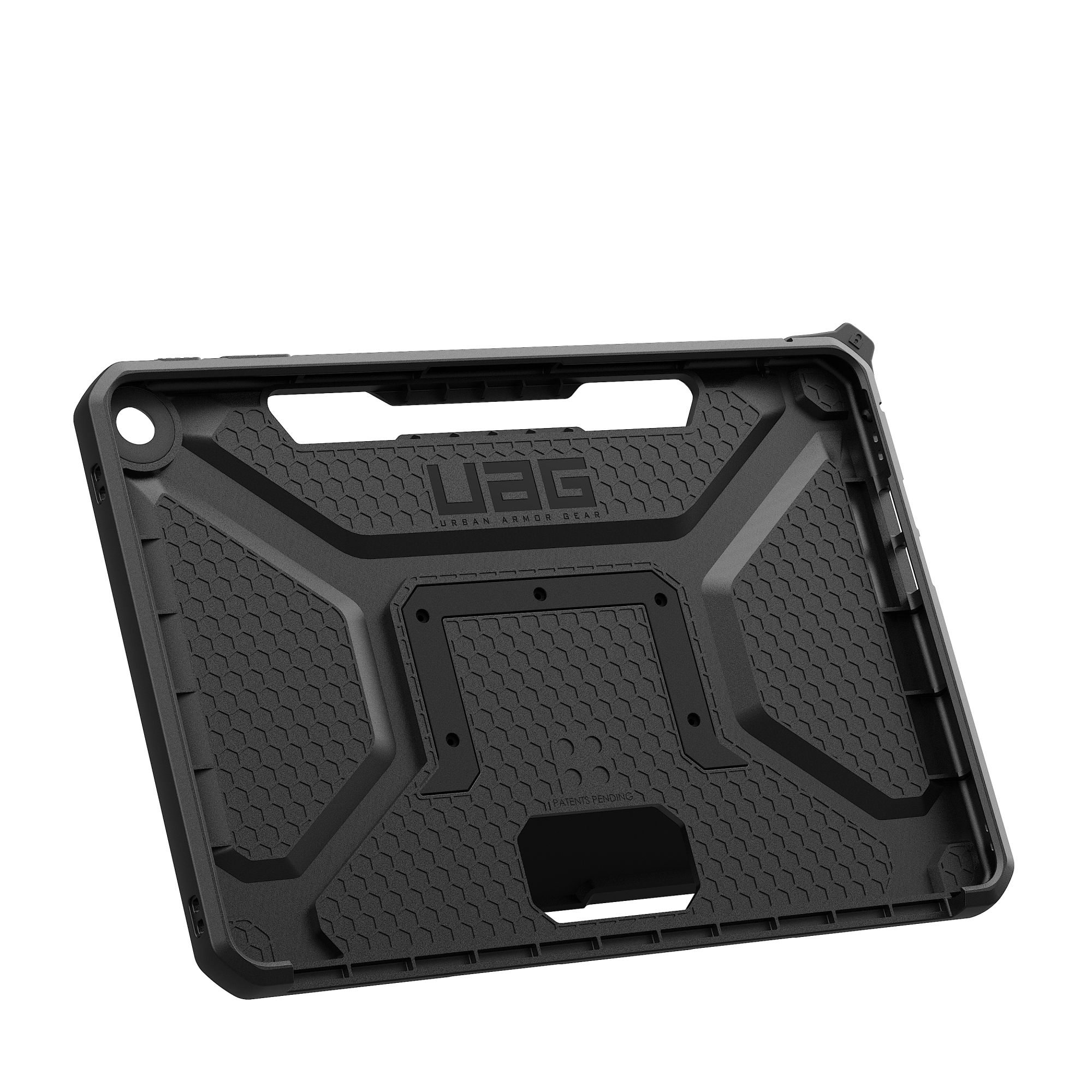 Schwarze Tablethülle mit UAG-Logo. Strukturiertes Design, Aussparungen für Knöpfe und Griff. Isoliert auf Weiß.