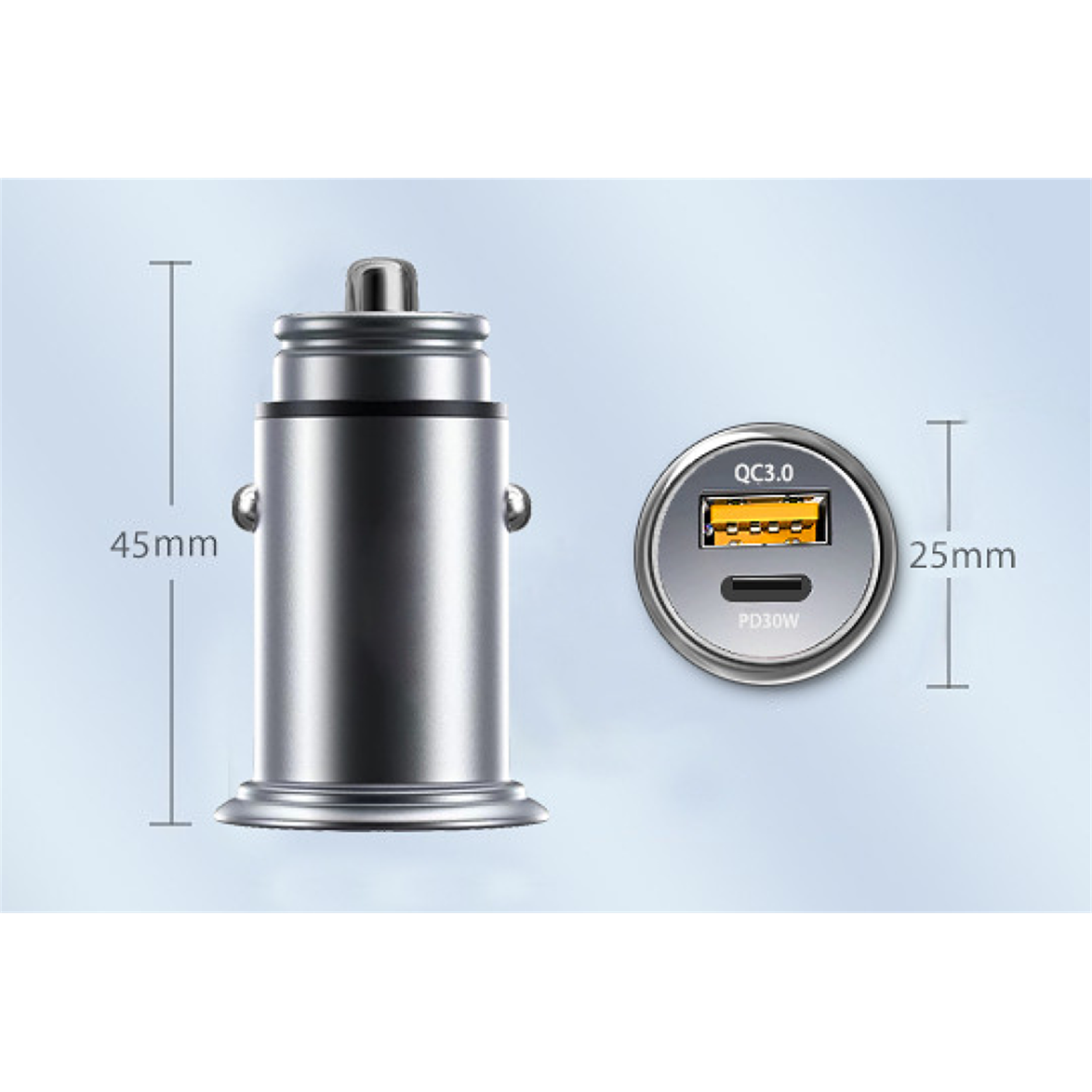 Silberner Autoladeadapter. Er hat einen USB-Anschluss mit den Abmessungen: 45 mm Höhe und 25 mm Breite.
