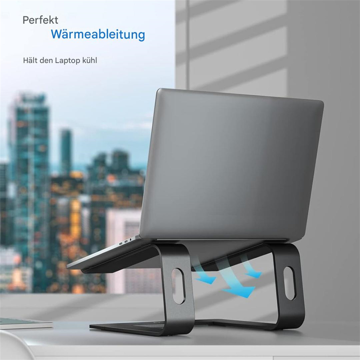 Laptop auf einem Ständer mit blauen Luftstrompfeilen.