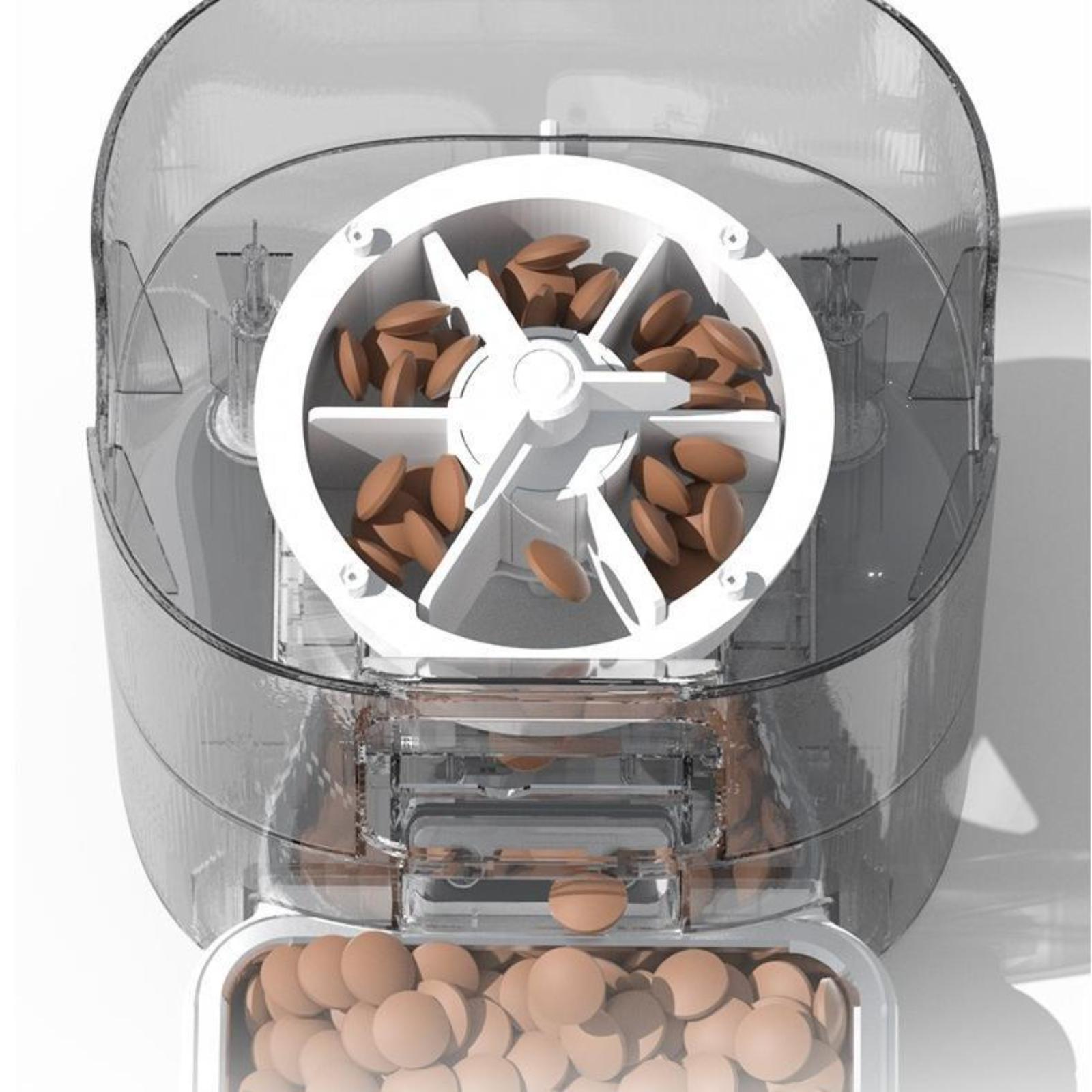 Das Innere eines Dispensers zeigt Pillen, mit einem weißen Rotor und braunen Pillen.