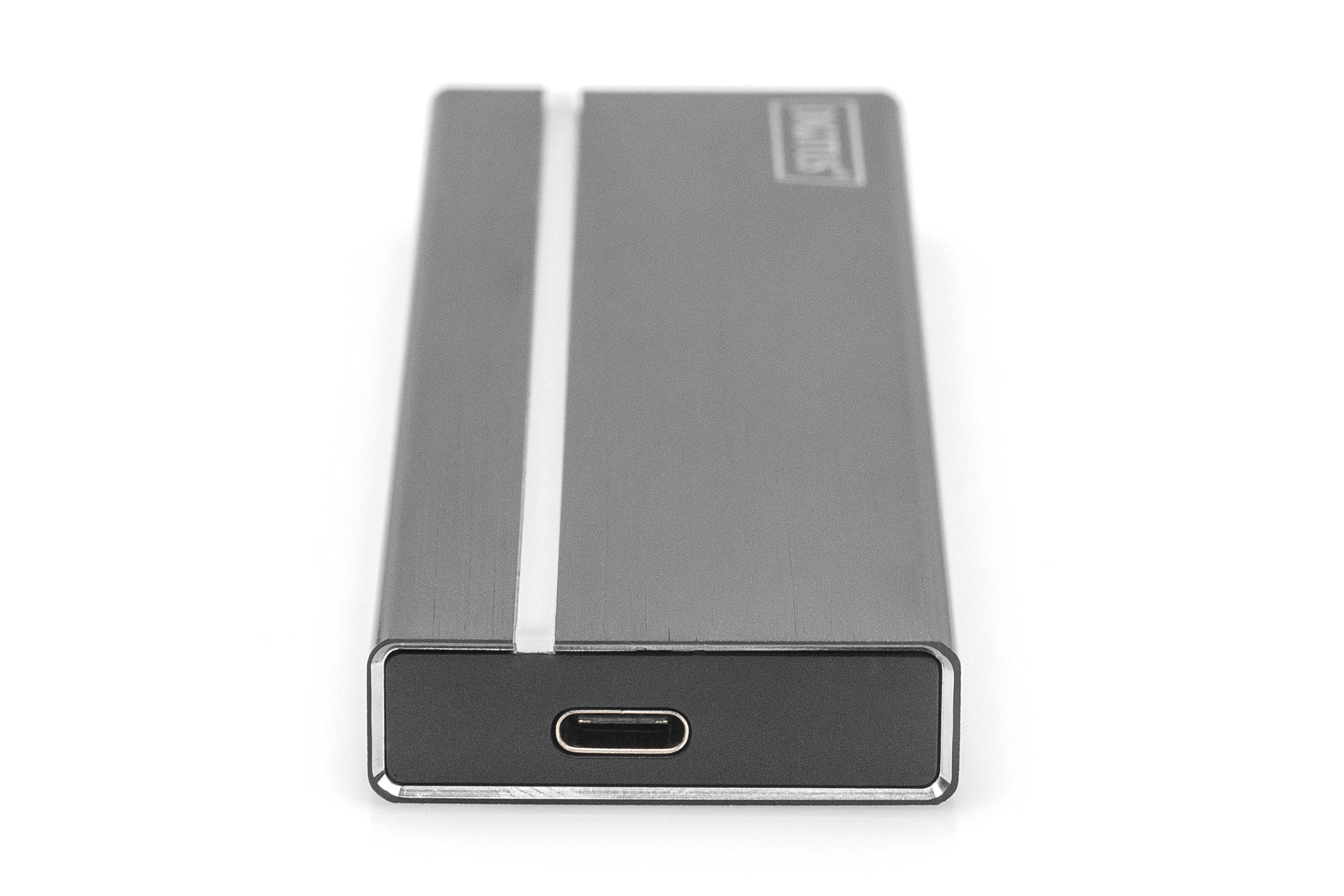 Disco rigido esterno in case grigio con porta USB-C. Logo DIGITUS visibile.