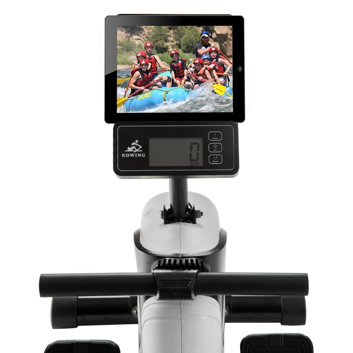 Ein Rudergerät mit einem Tablet, das eine Rafting-Szene zeigt. Die Konsole der Maschine zeigt ein Display.