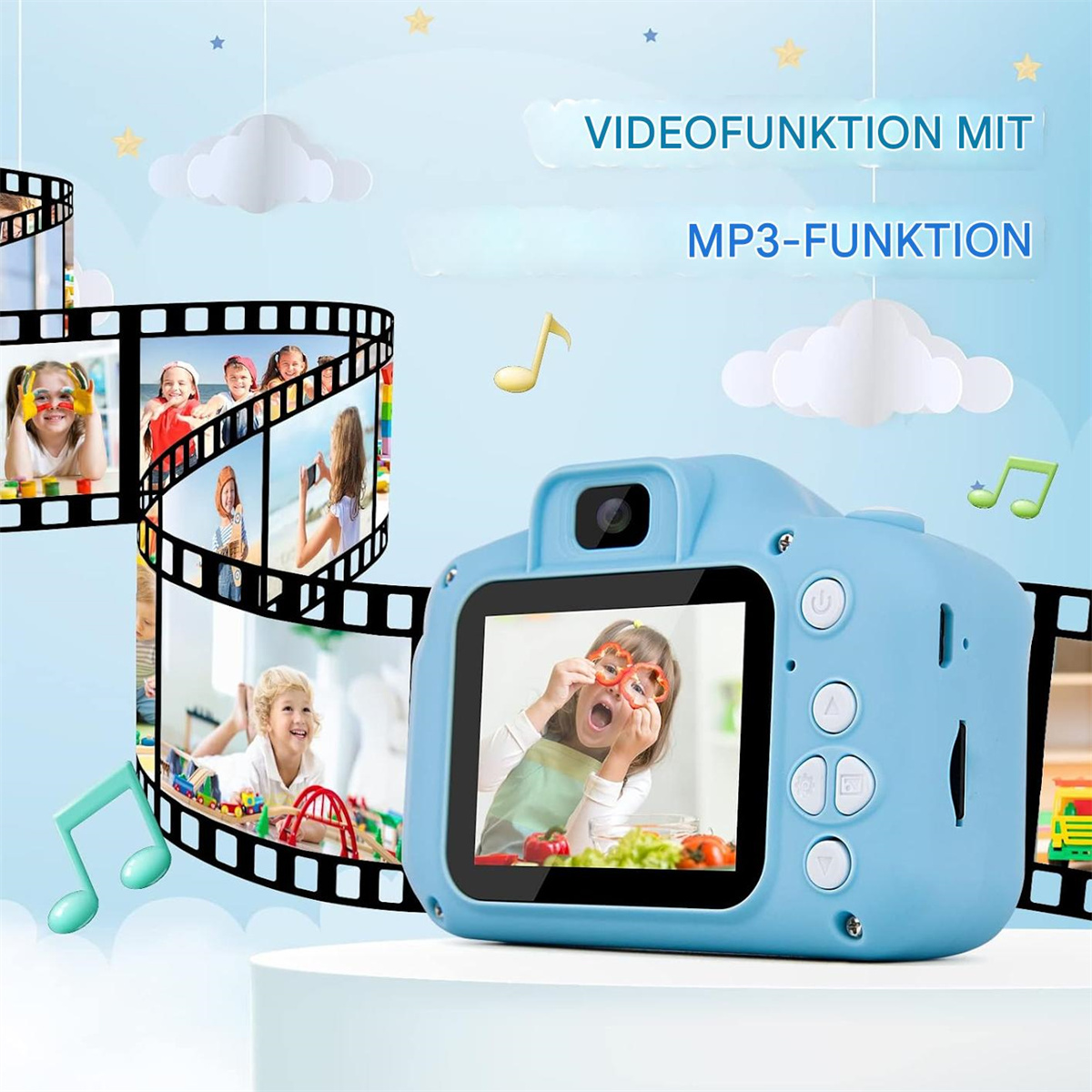 Blaue Spielzeugkamera mit Bildschirm, der ein Kind zeigt. Filmstreifen mit Kindern. Hintergrund hat Wolken und Noten.