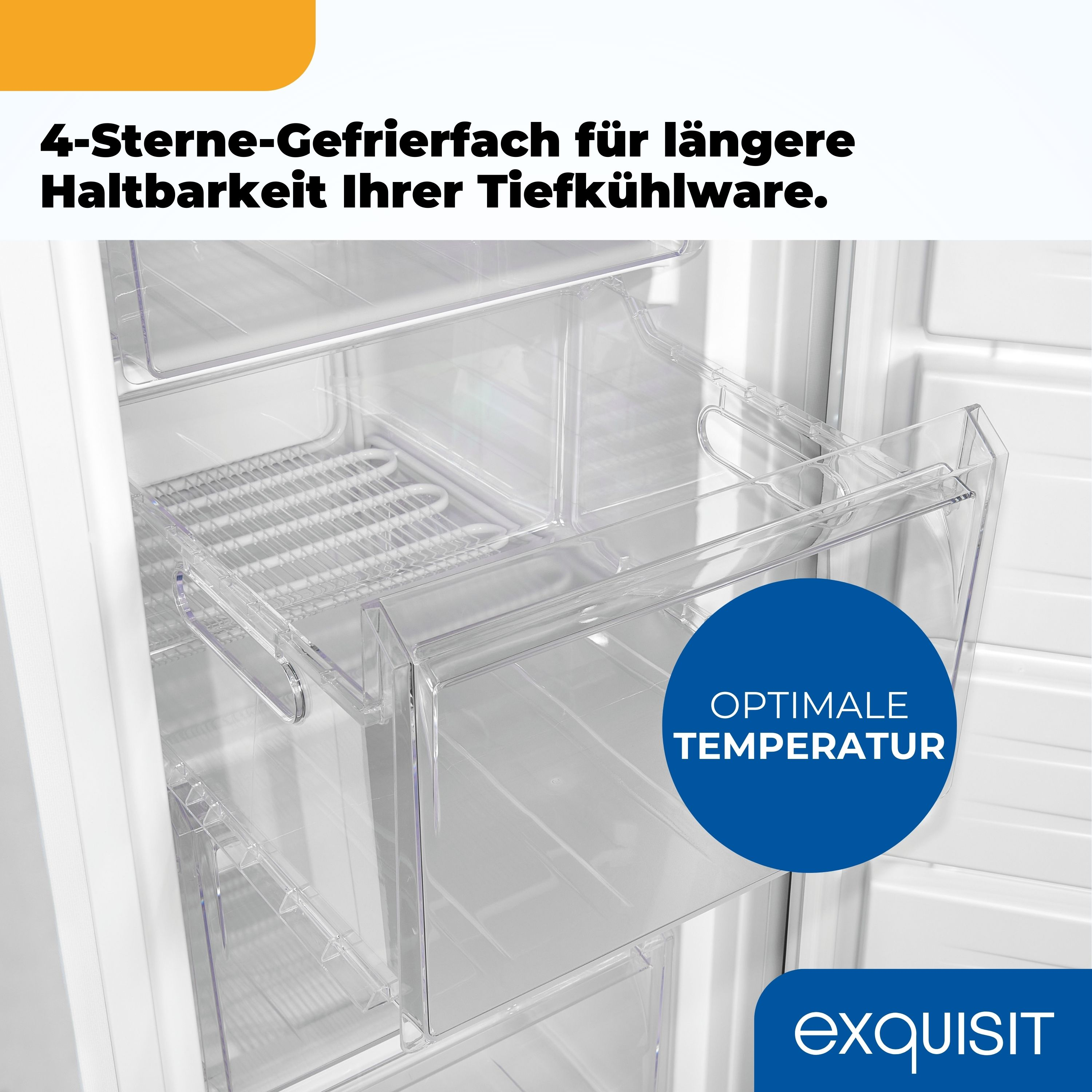 Ein Kühlschrankinnenraum mit transparenten Schubladen und einem blauen Etikett.