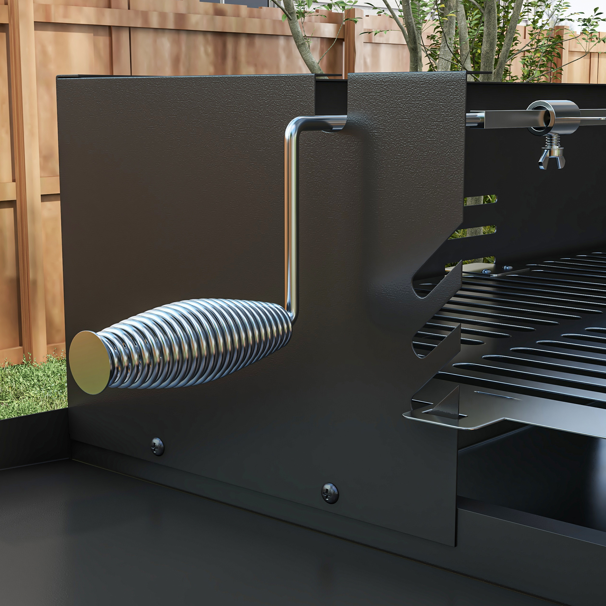 Primer plano de una parrilla de metal negro con asa y valla de madera al fondo.