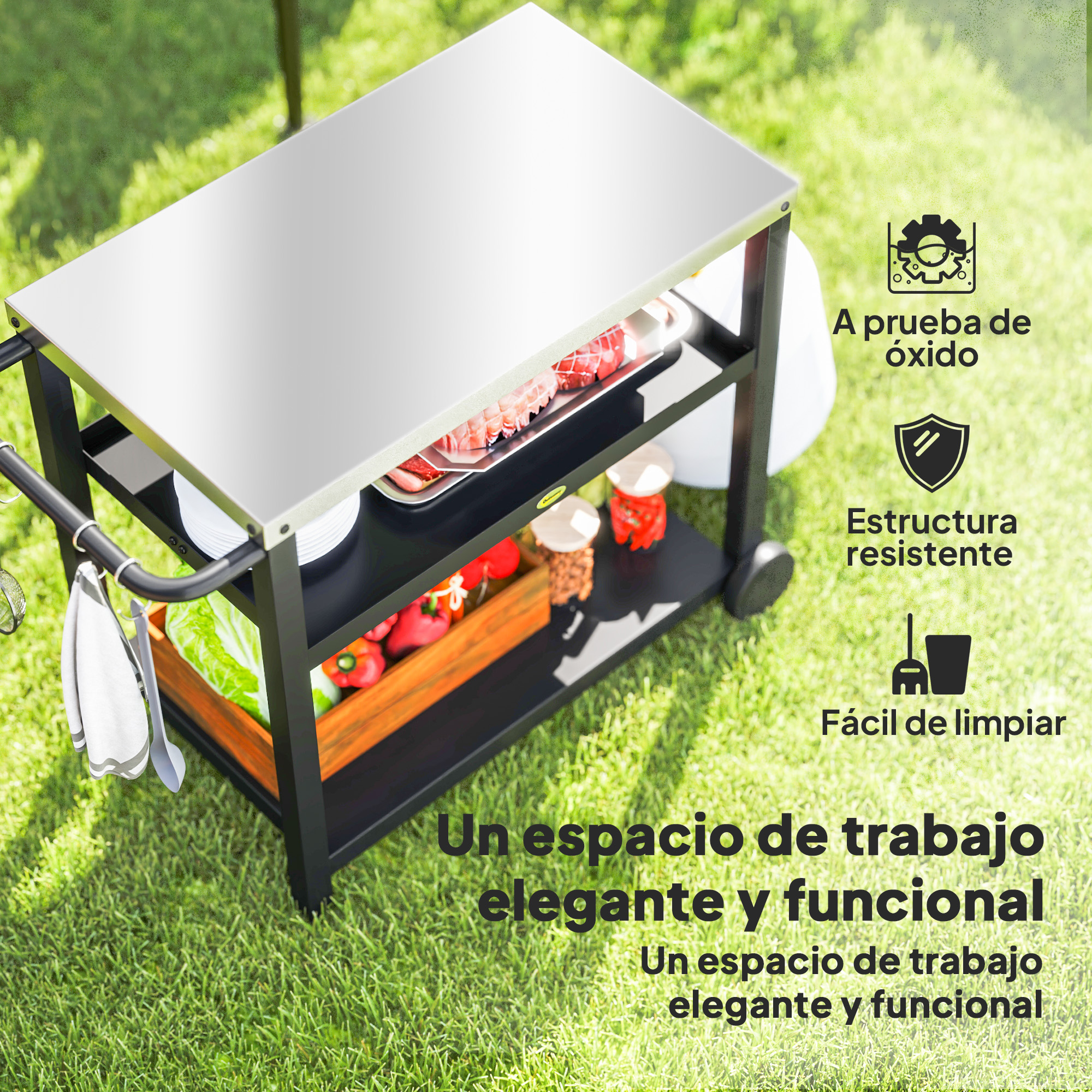 Un carrito de barbacoa con comida, utensilios y texto está sobre hierba verde.