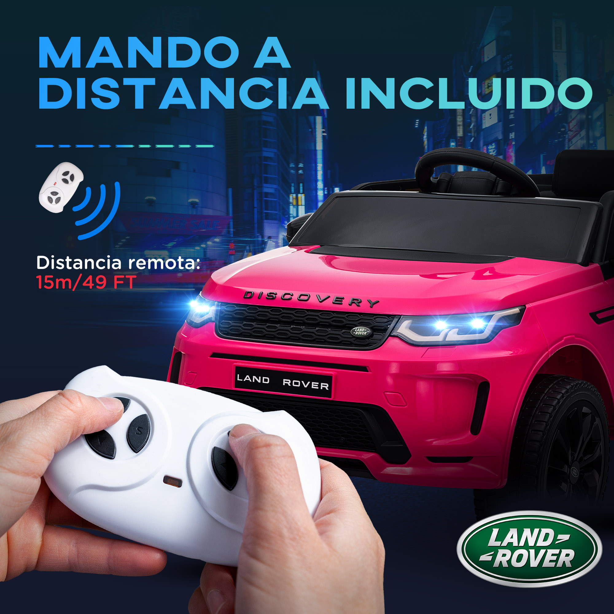 Un coche de juguete rosa con un mando a distancia en la mano de una persona.
