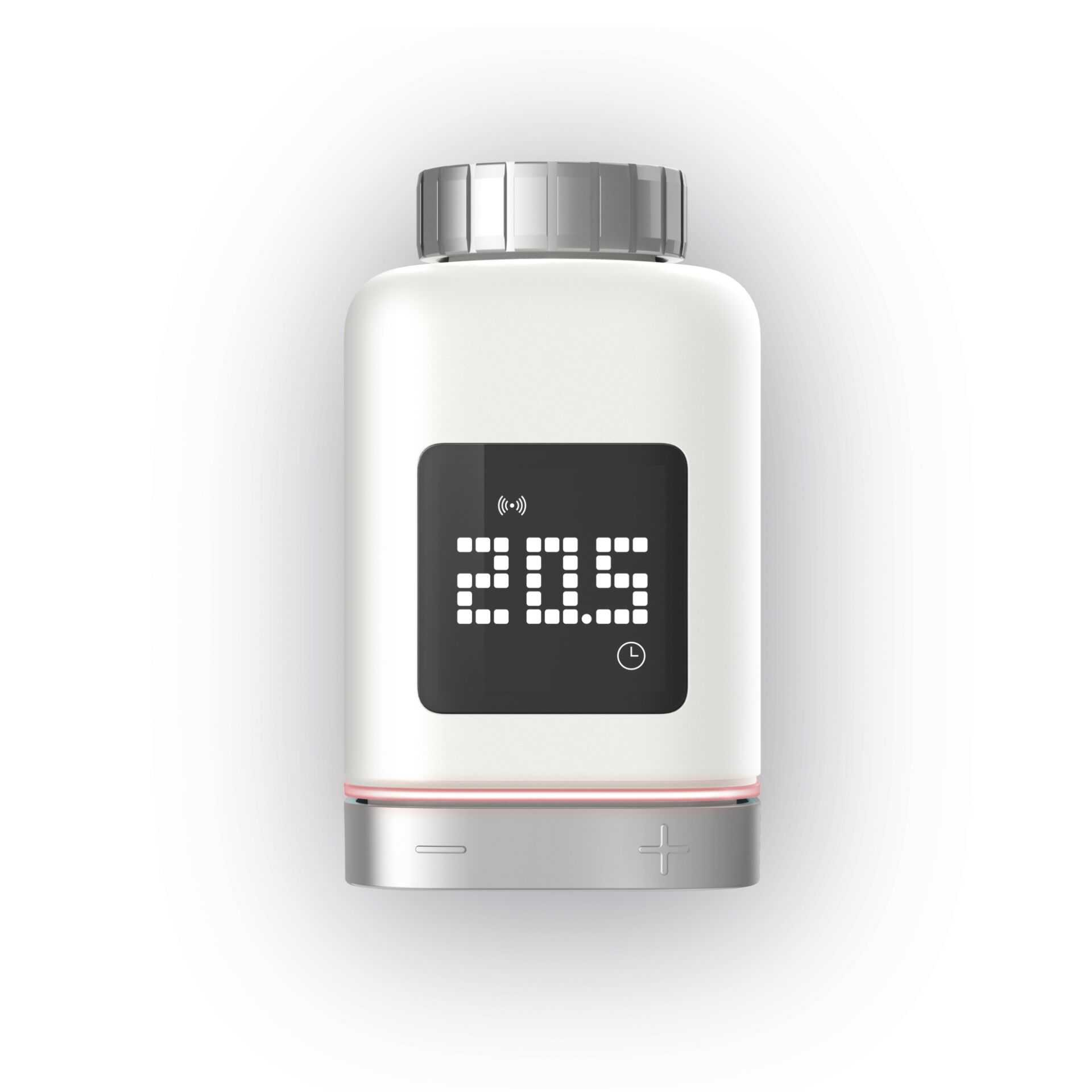 Ein weißes intelligentes Thermostat mit digitaler Anzeige. Mit silbernem Ober- und Unterteil.