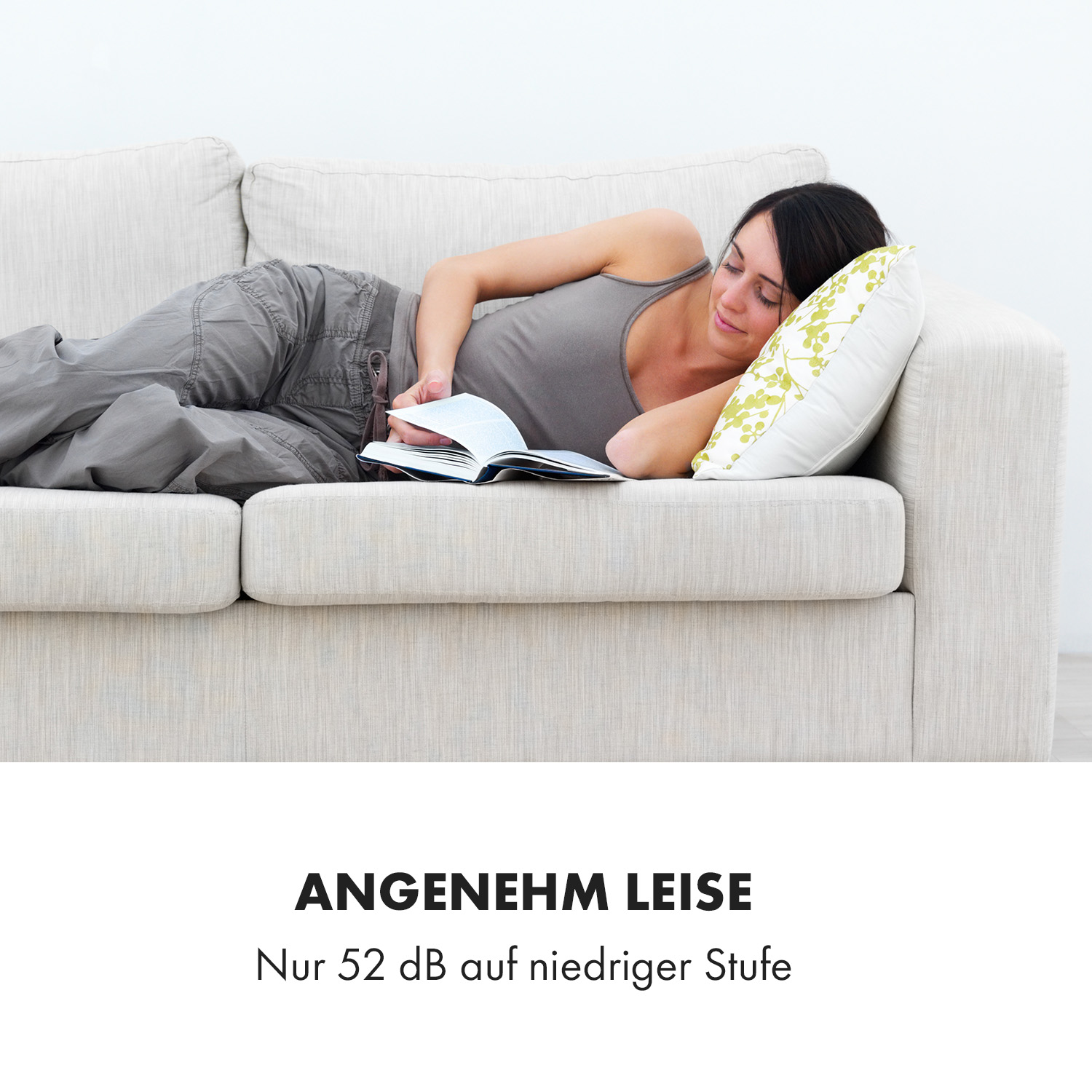 Frau liest auf einer Couch, Text 'ANGENEHM LEISE' (angenehm leise) darunter.